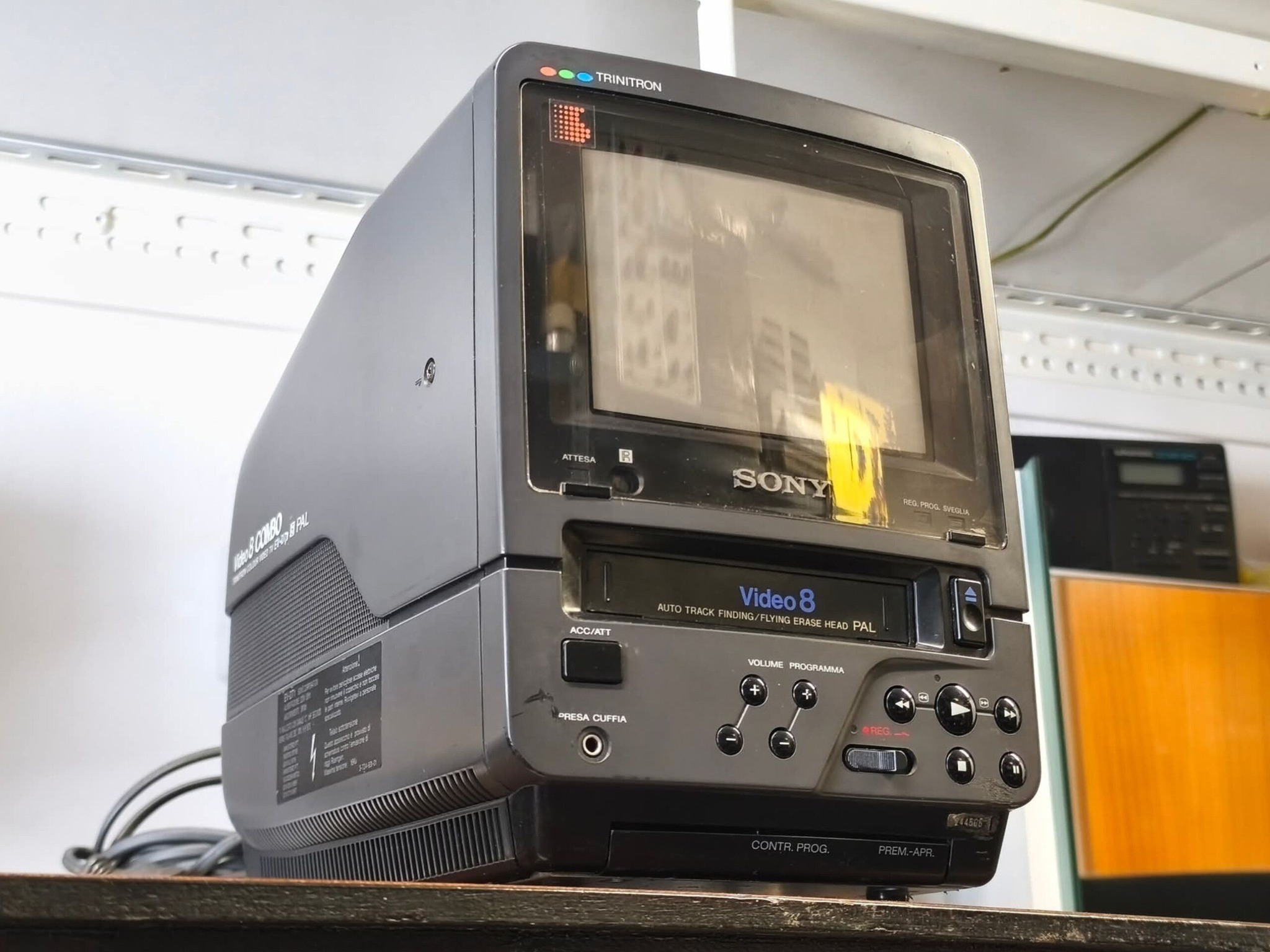 Sony EV-DT1 Trinitron Video 8 Combo unit