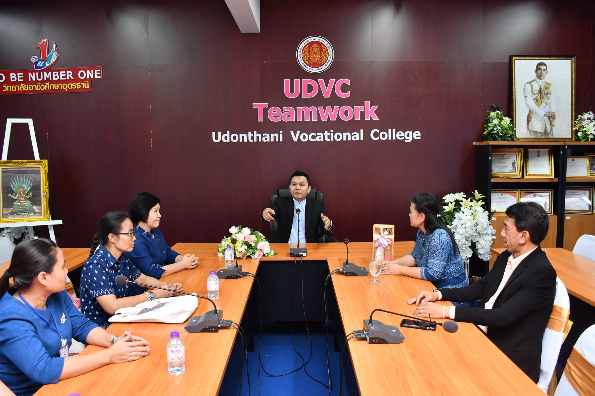 วันพฤหัสบดีที่ 1 ตุลาคม... - วิทยาลัยอาชีวศึกษาอุดรธานี UDVC