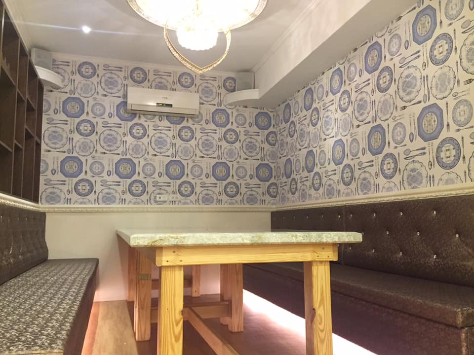 博館東街餐廳壁紙 沙發繃布0975878080 朱先生 窗簾 壁紙 超耐磨地板 電動窗簾 防水地板 台中艾迪華壁紙地板專賣店台中壁紙台中地板 台中窗簾批發台中客製化窗簾台中窗簾設計台中彰化南投平價窗簾台中南投彰化便宜窗簾