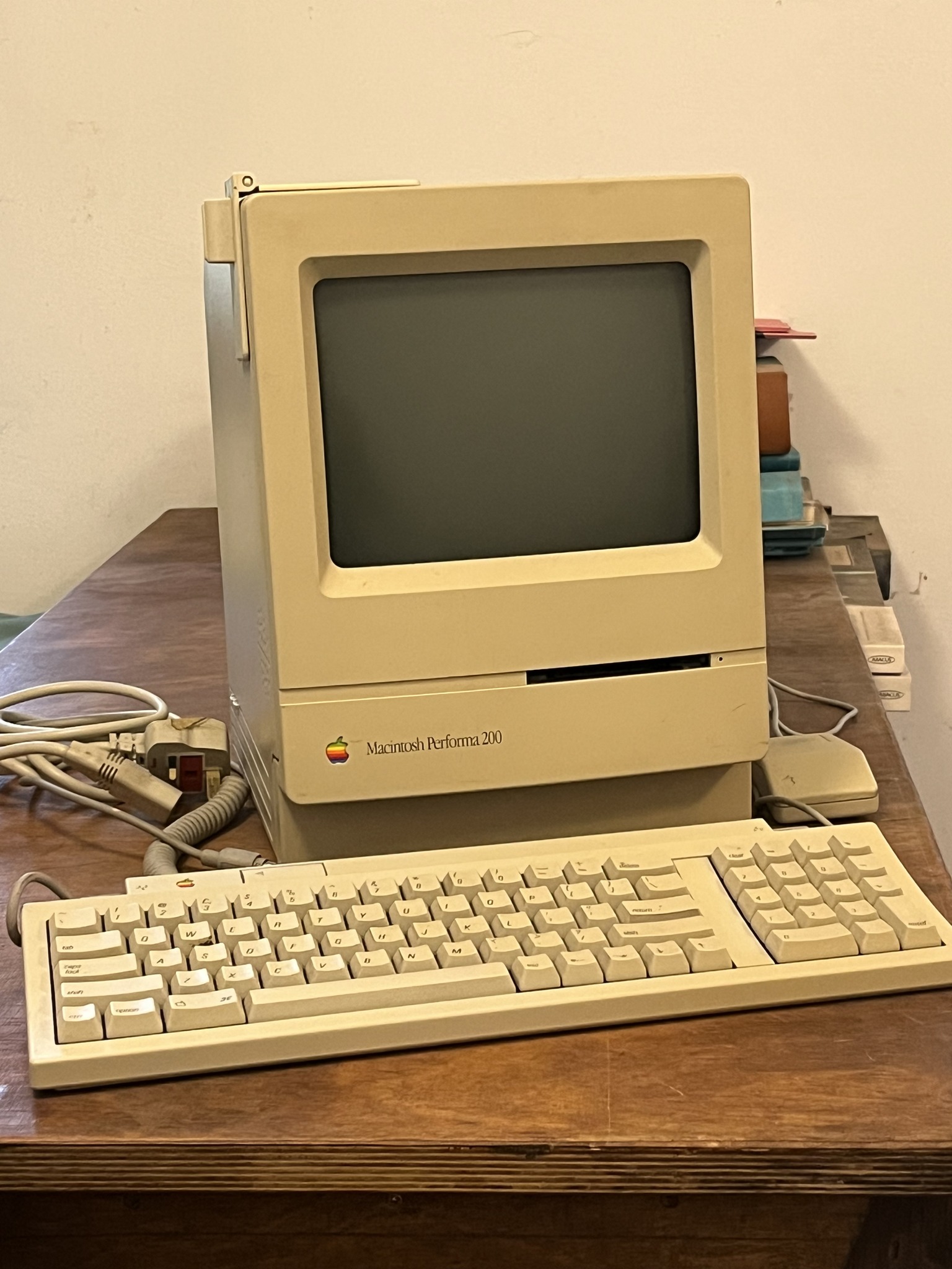 Vintage Macintosh Performa 575 for Discmaster project