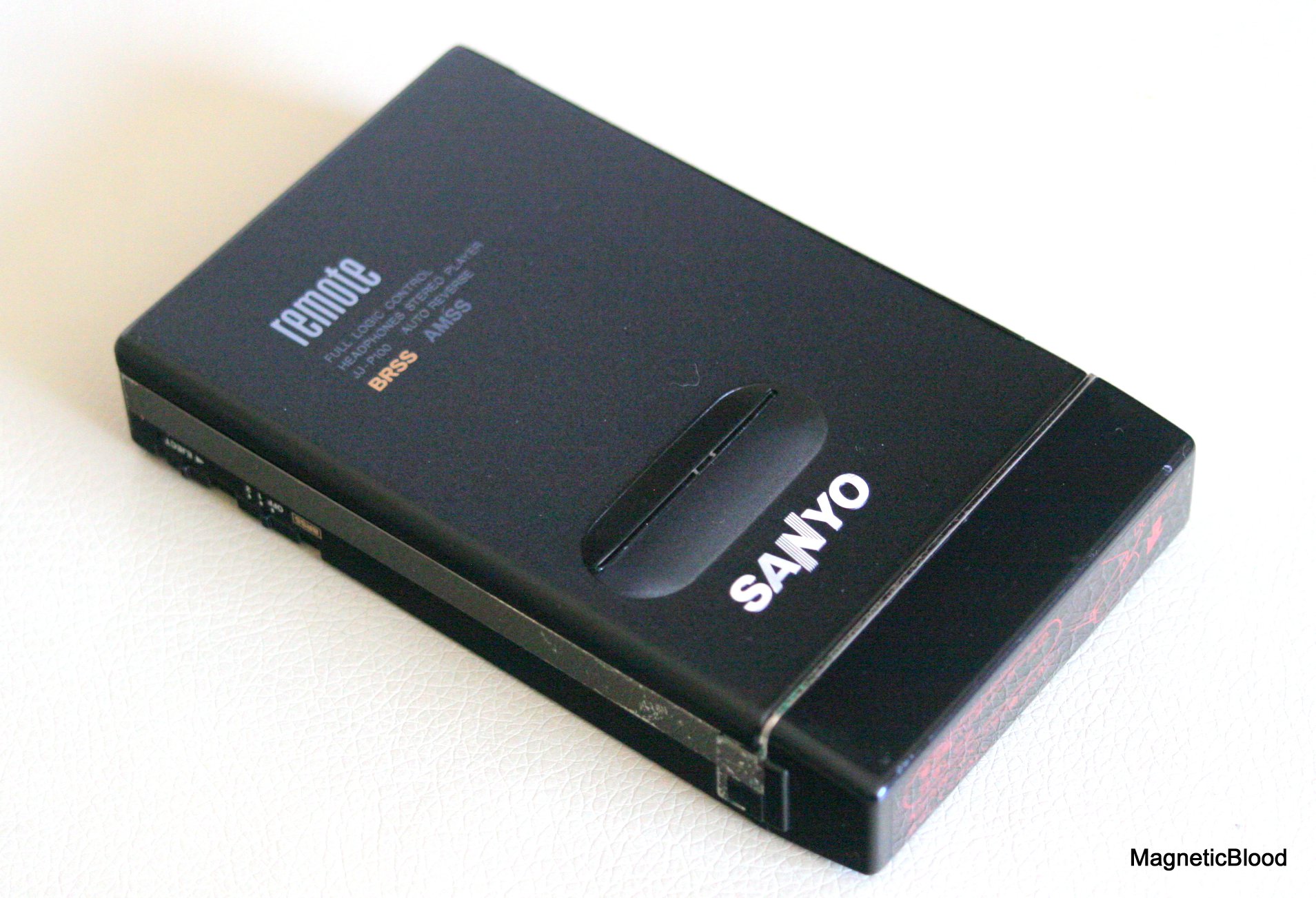 Today, a bit about this small marvel. Sanyo JJ P100, a sub