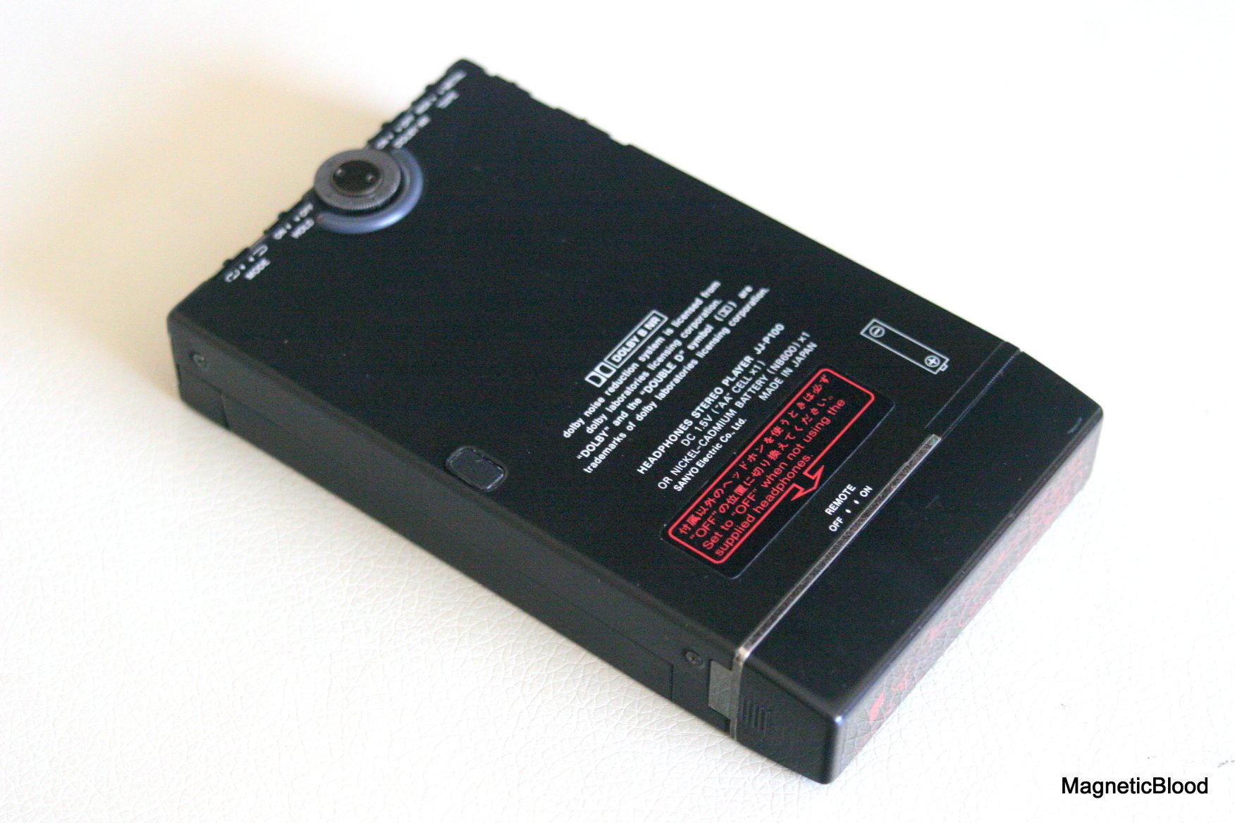 Today, a bit about this small marvel. Sanyo JJ P100, a sub