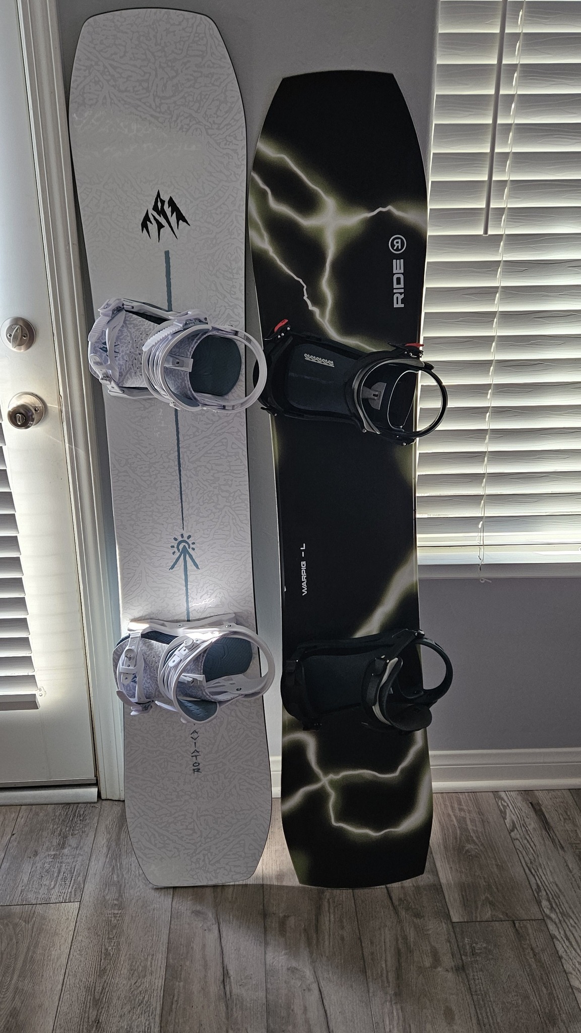 burton cactus snowboard Stylus Women's Flat Top 2025 – Backwoods Flat Top Bend – motor-position_front-wheel Burton AK 3L Gore-tex Color:Dark grey
