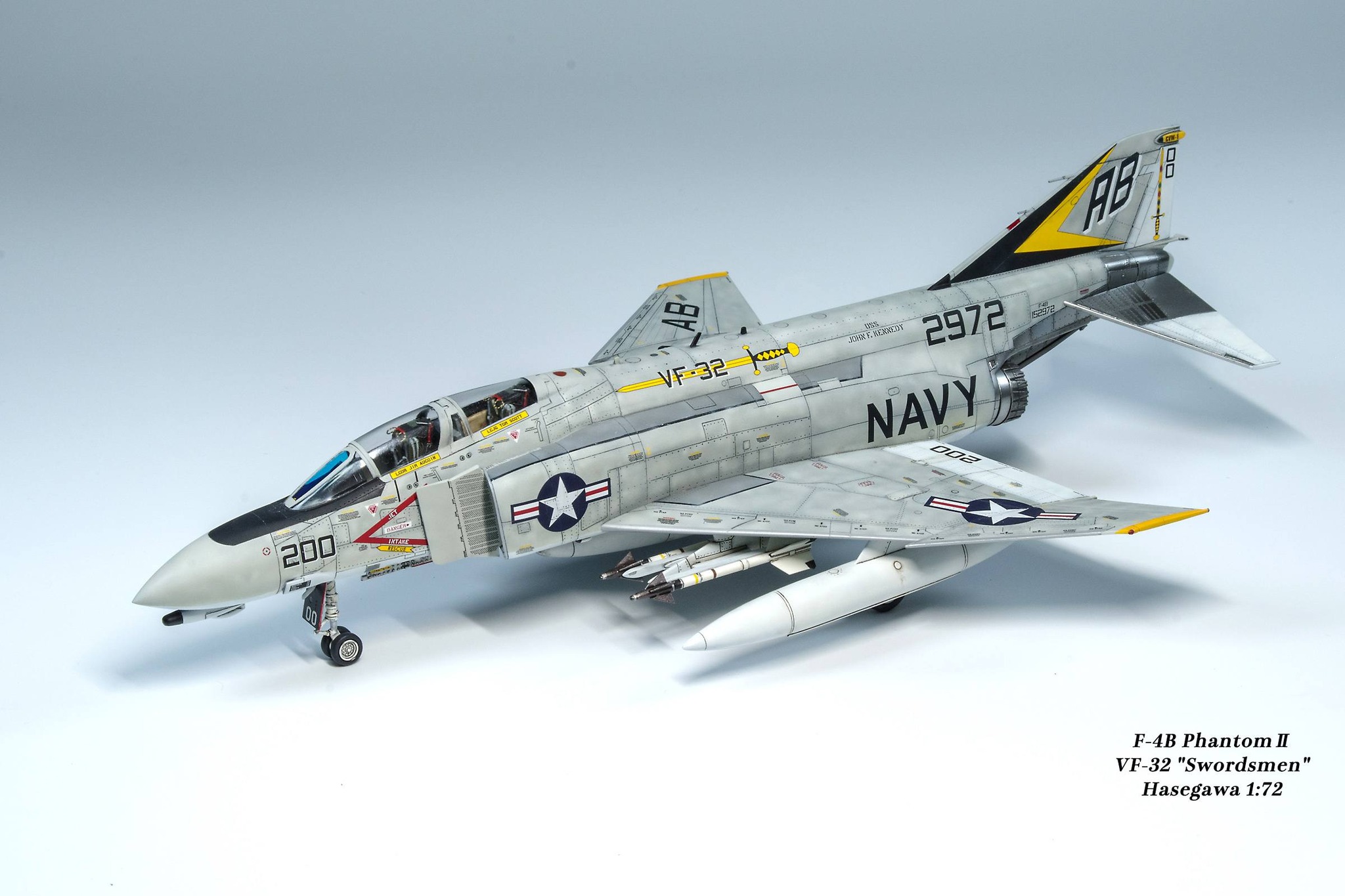 Hasegawa 1:72 F-4B Phantom II 'VF-32 Swordsmen' model build
