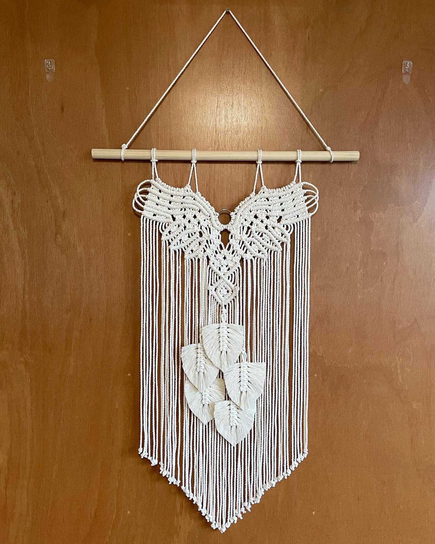 Fibrefolk - A macrame Eagle with 5 feathers to represent...