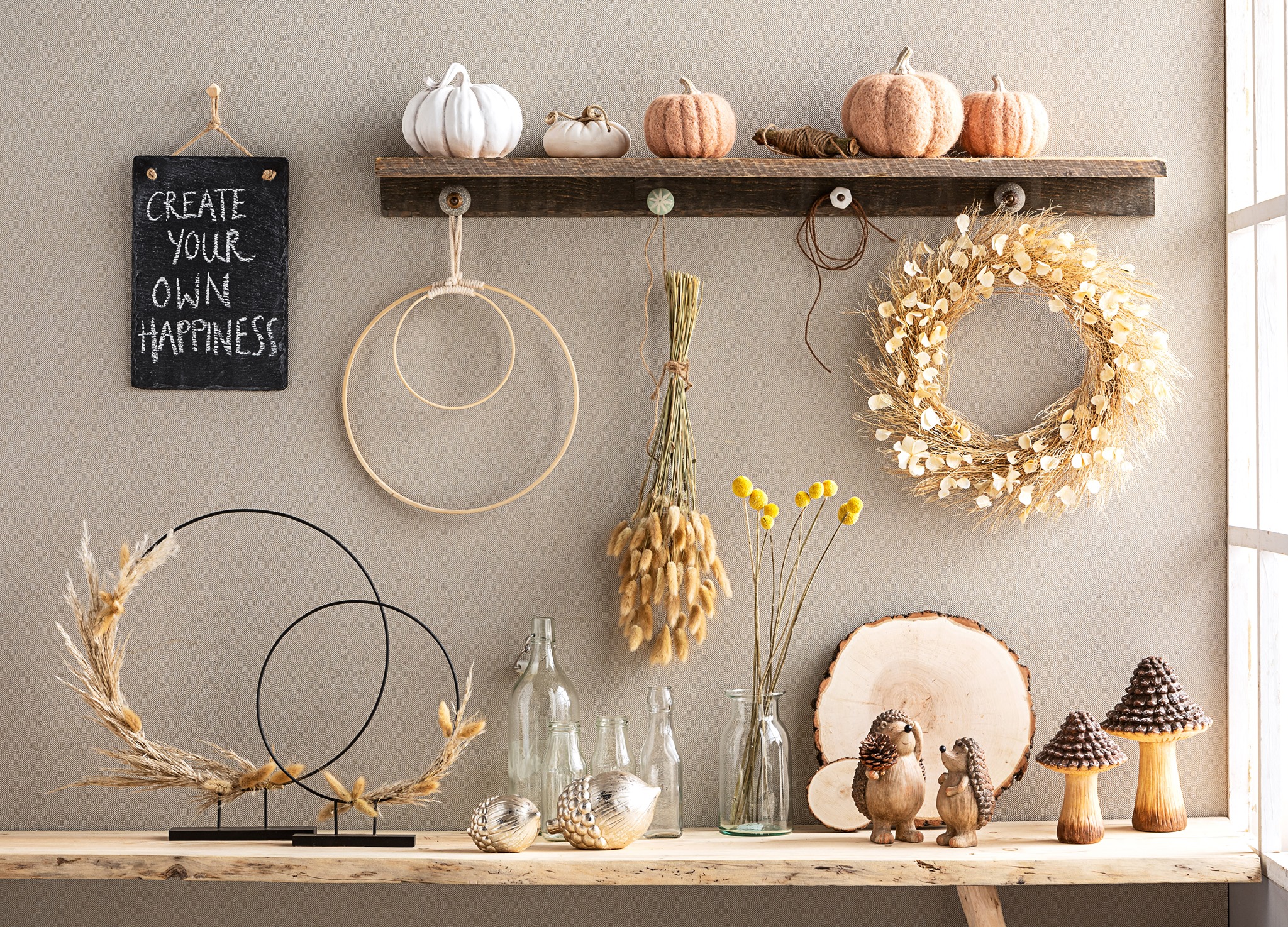Deko im Nude Look lässt sich wunderbar mit jedem Einrichtungsstill kombinieren. Habt Ihr Euch auch schon mit Herbstdeko🍁🍂 eingedeckt? 👉Aktuell in den Märkten erhältlich