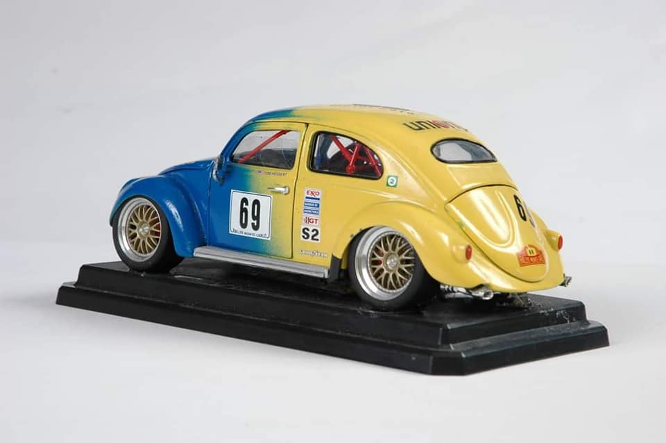 1955 Volkswagen Beetle Gold - Burago made in Italy - 1/18
