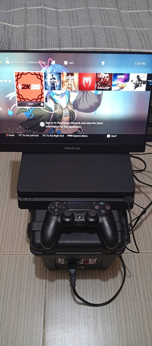 SONY CUH-1106A PS4 CONSOLE 500GB-HDD with 2 controllers lay-bye