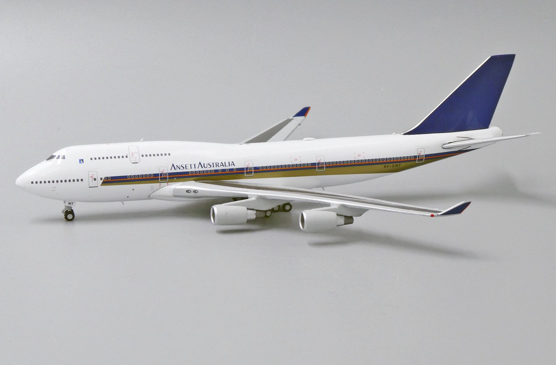 SQWings 1:200 Singapore Airlines Tropical B747-400 9V-SPK (on the way)