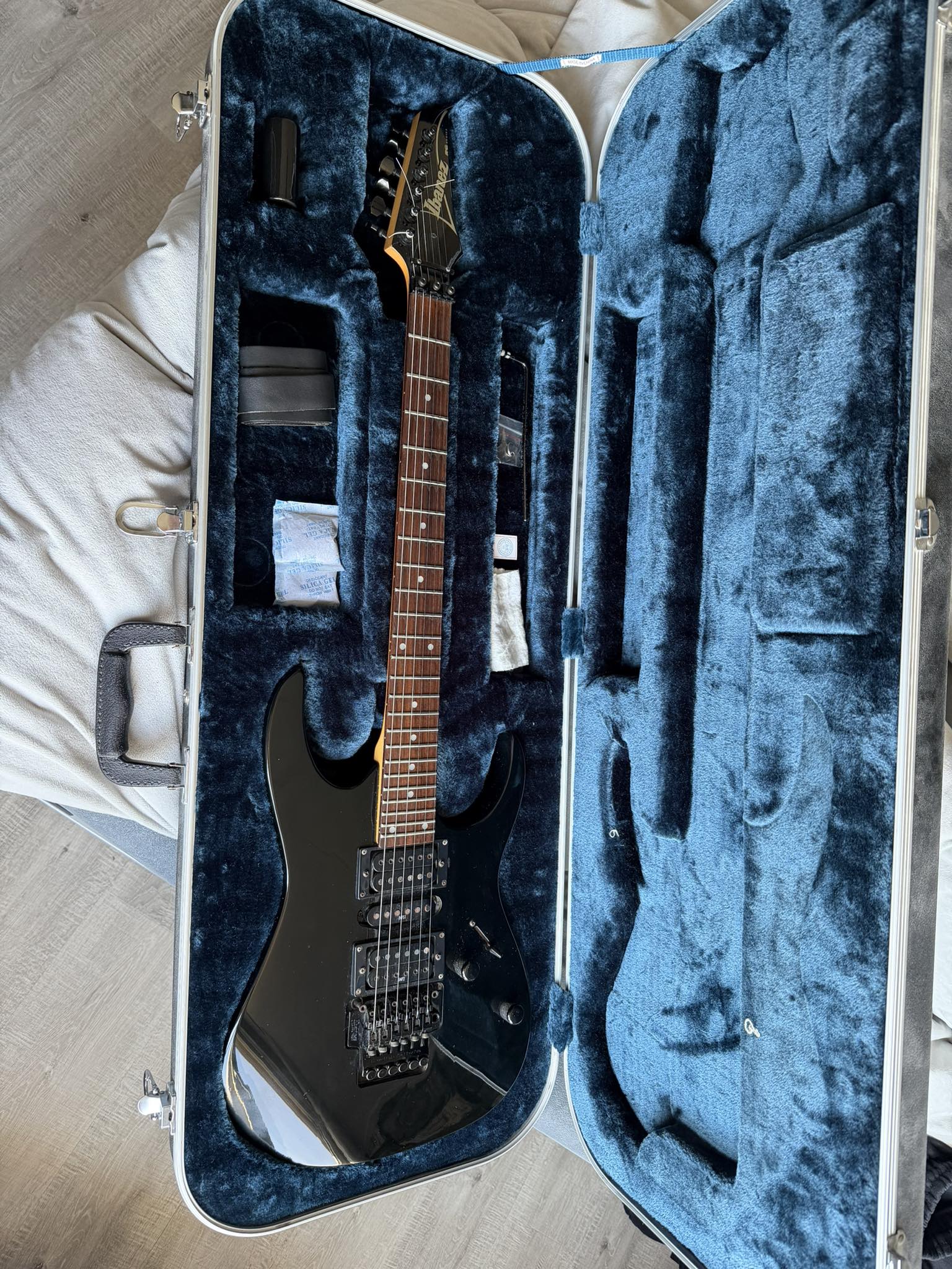 Ibanez Rg series made in Korea. 90's Sounds good.