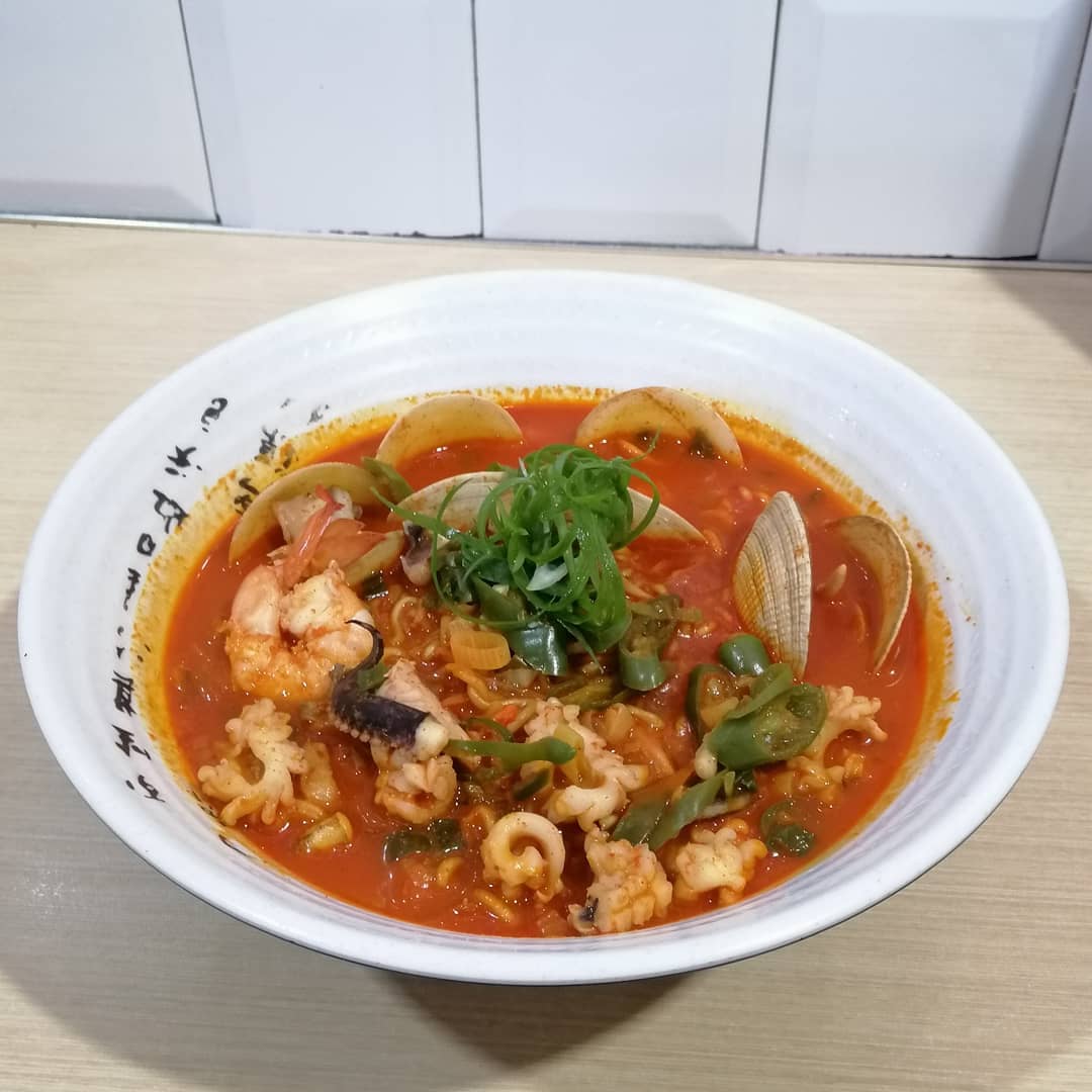 Topokki Man - 거 라면 먹기 딱~ 좋은 날씨다. 밖에 누구 있으면 담배 하나 줘봐라...ㅎㅎ...