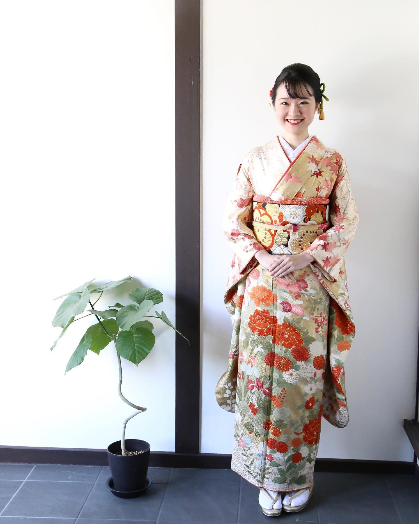 本日の成人式前撮り お母様の振袖は、引箔の振袖に、帯は河合美術織物 