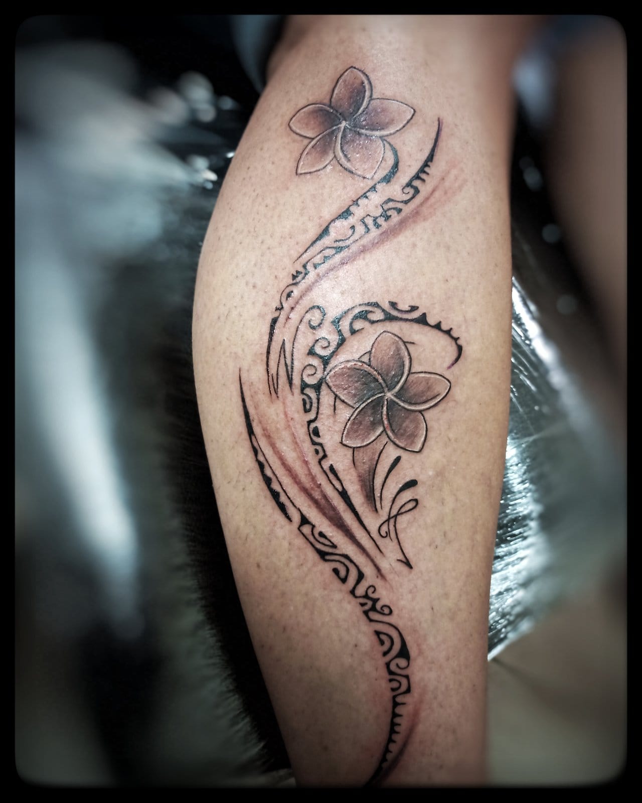 Tatouage Fleur De Tiaré Polynésien