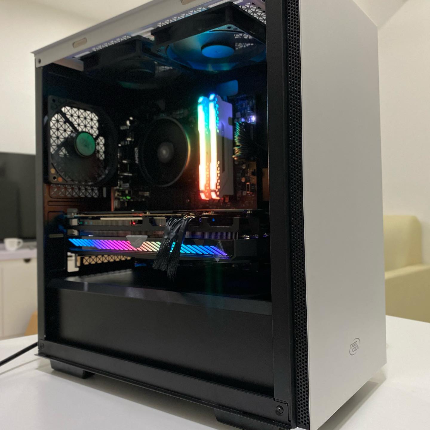 Custom Build Gaming PC featuring the AMD RADEON RX 6700XT & Ryzen