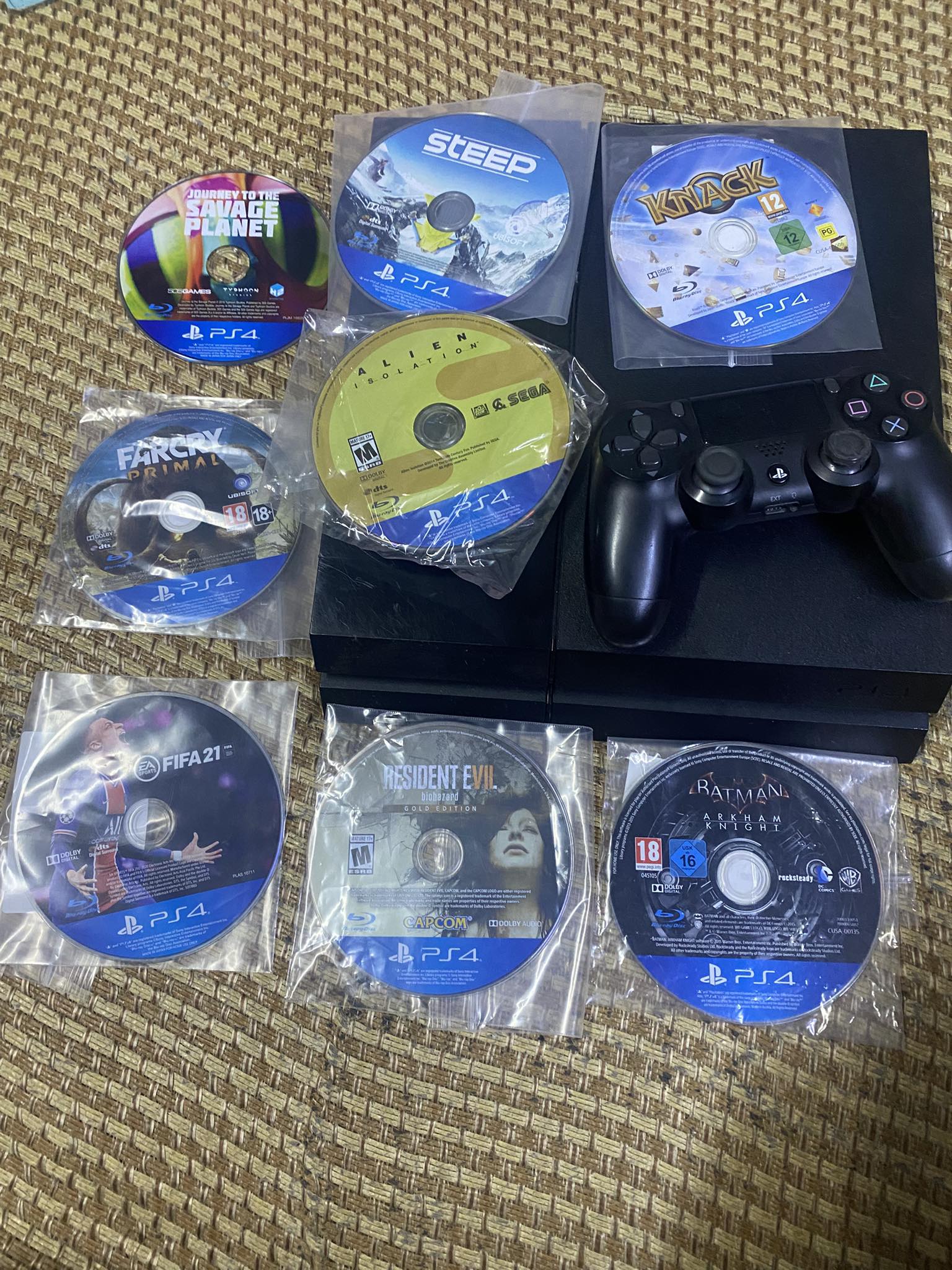 The cd is clean (ps4 slim 1tb)