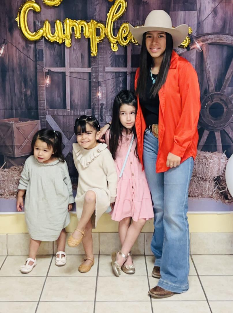Dalia Flores (@dalia.flores.130526) • Facebook, Connect with friends