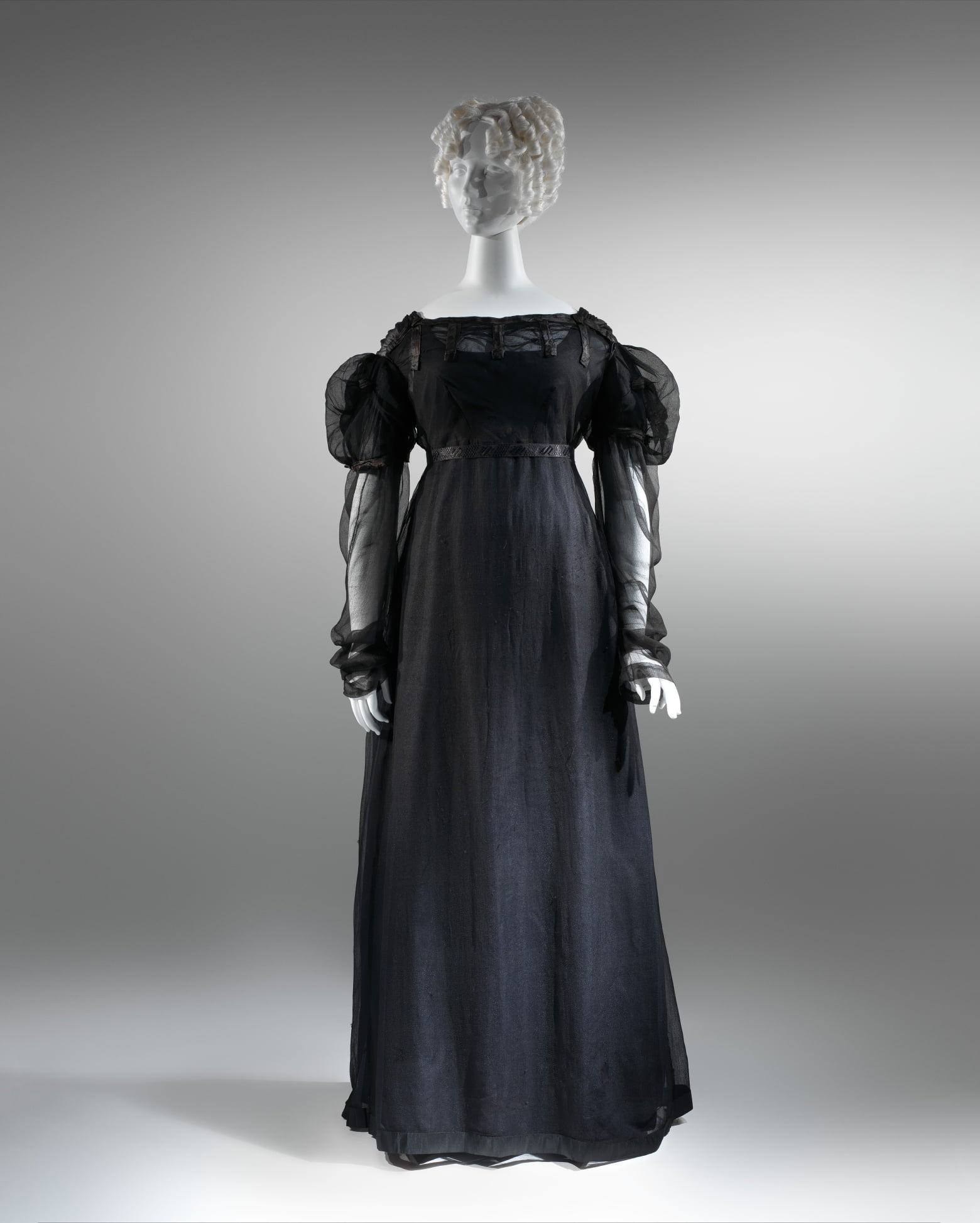 mourning grey dress 1845 silk at the Met Museum victorian mourning dress with veil