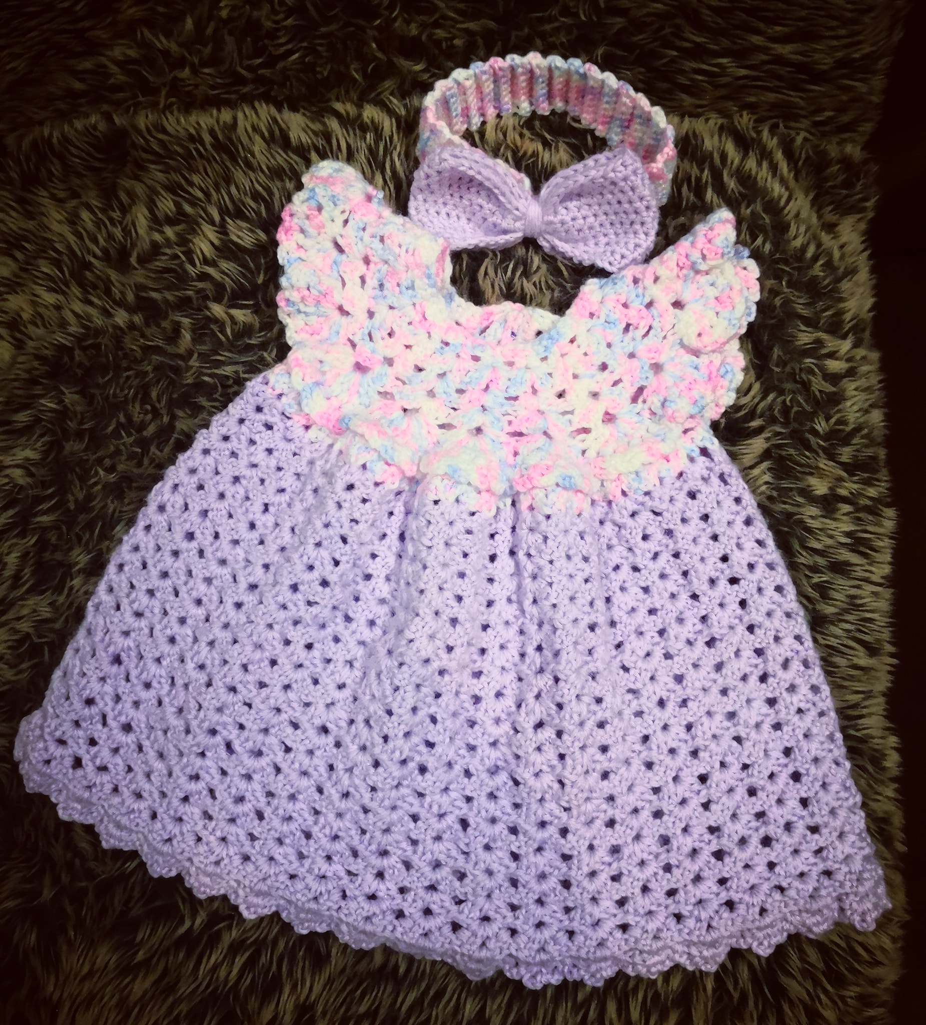 Made some crochet angel wings pinafore dress for 0-6 months old baby girl. Pretty happy with how it turned out. 😍 Maybe I should make more and sell them. 😂 😂