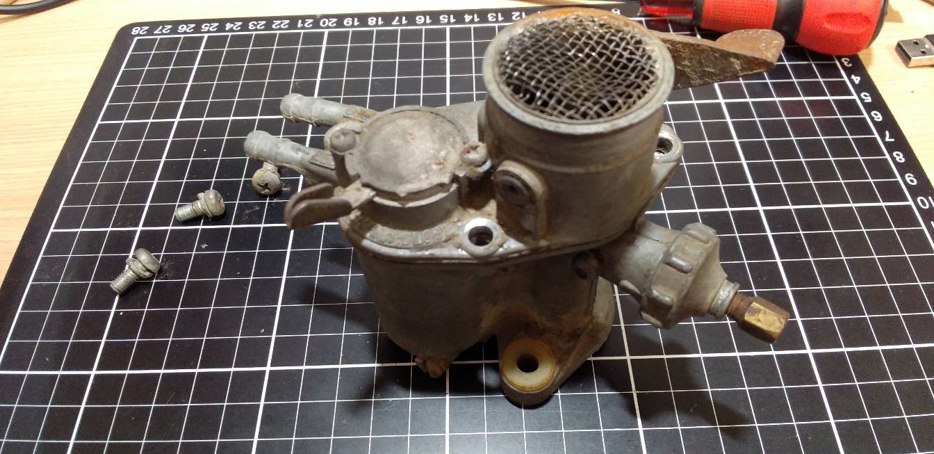 C50の縦型キャブレターを入手 某オクで入手した個体は縦キャブと 