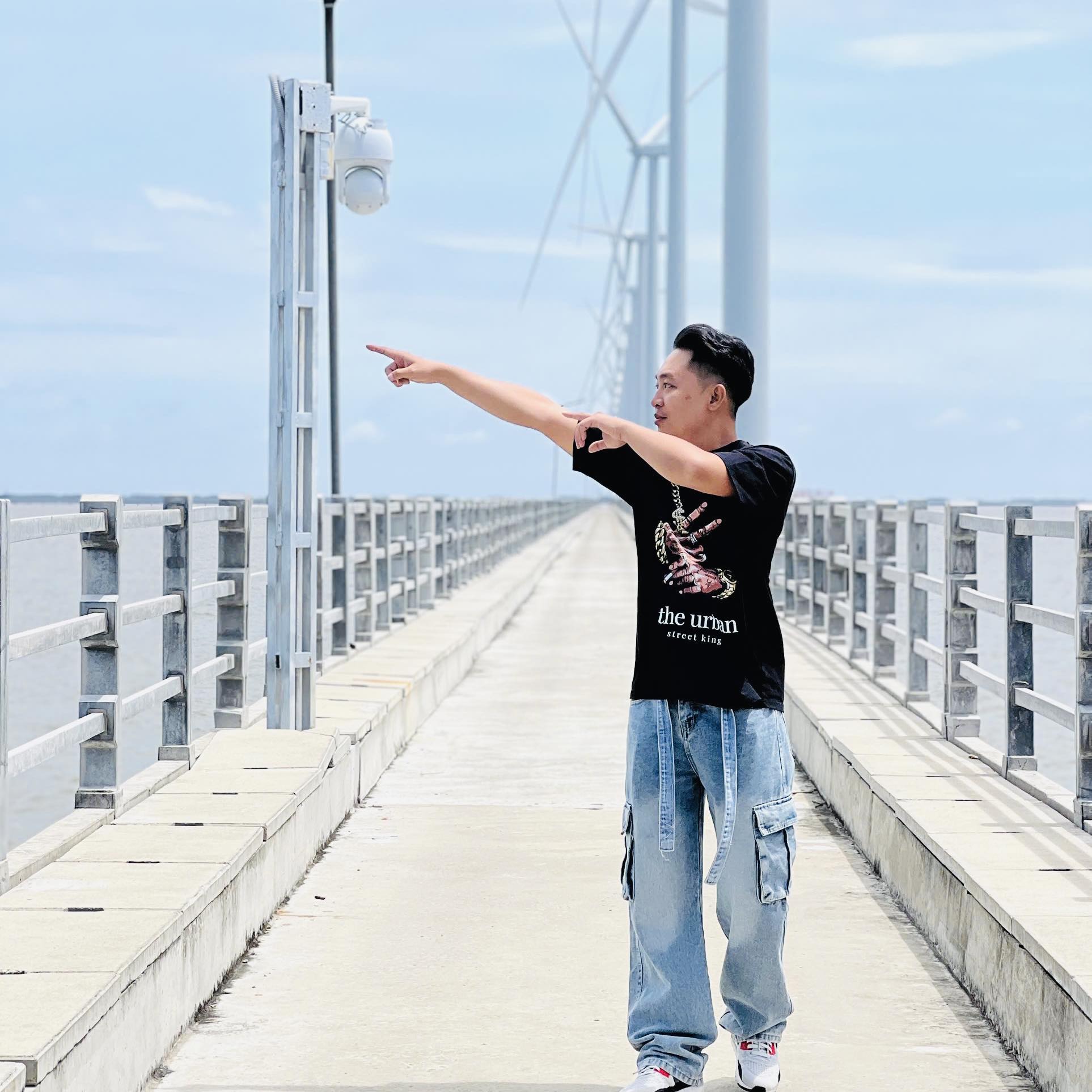 Nhờ con game này mà đỡ đi ăn nhậu ghê | Clark | Facebook