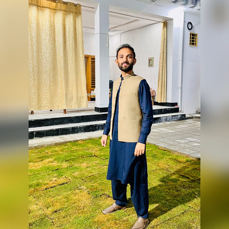 In line 🦜 | Hamza Khan Tareen | Facebook