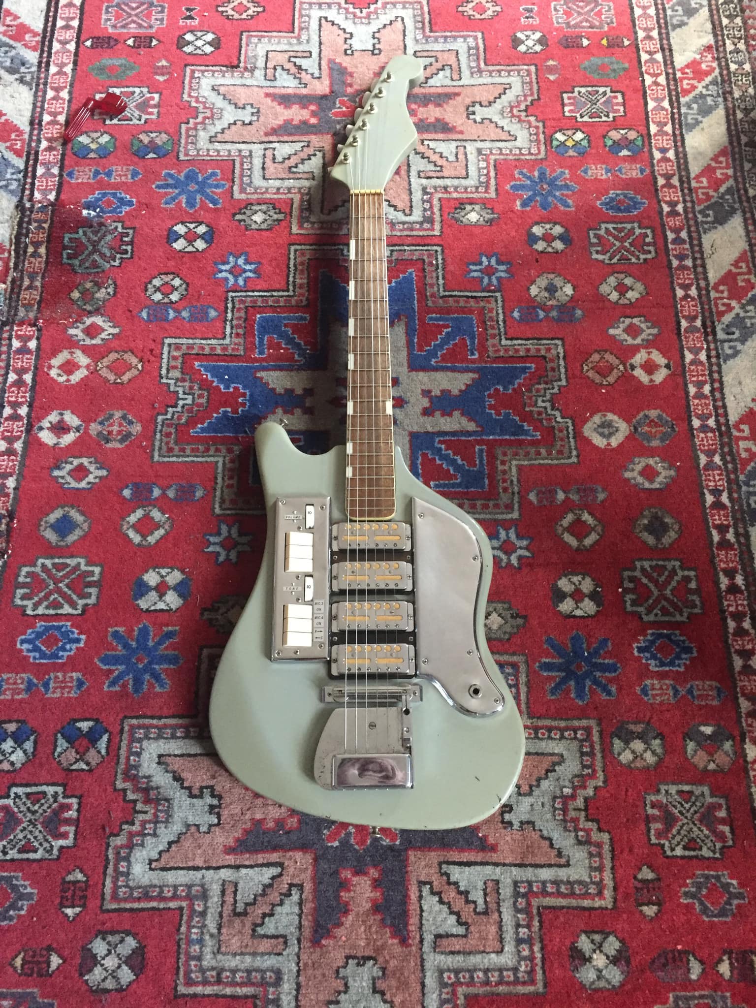 Teisco SD-2L and SD-4L guitar details