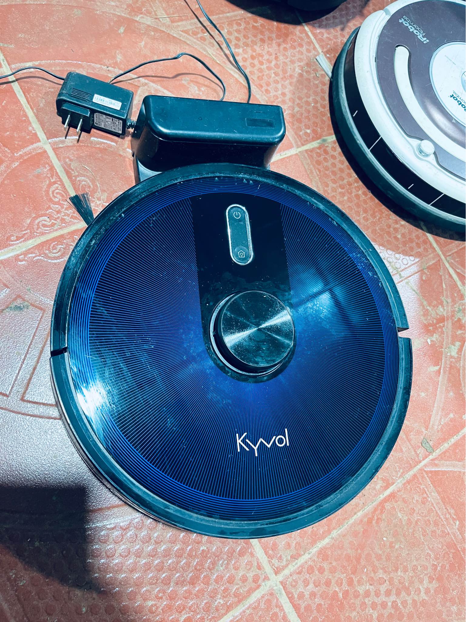 Robot hút bụi kyvol L20 Kết nối điện thoại quét map 3d Chạy ok Giá 