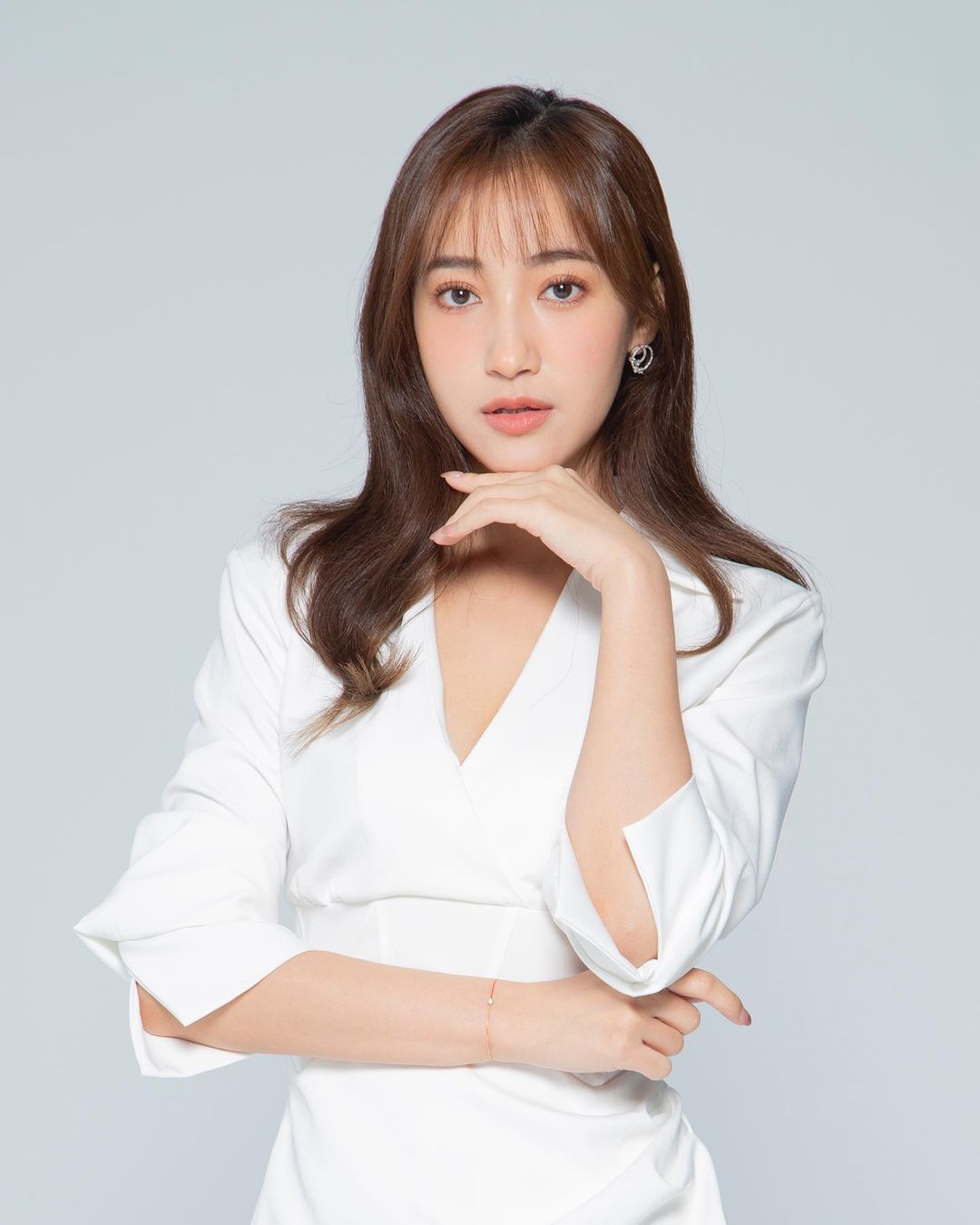 娛樂星聞 - 【台8女神罕見穿套裝！夏宇禾「深V裡面都沒穿」辣爆 魔鬼身材被看光】 （圖／翻攝自 #夏宇禾 IG） 夏宇禾 | Facebook