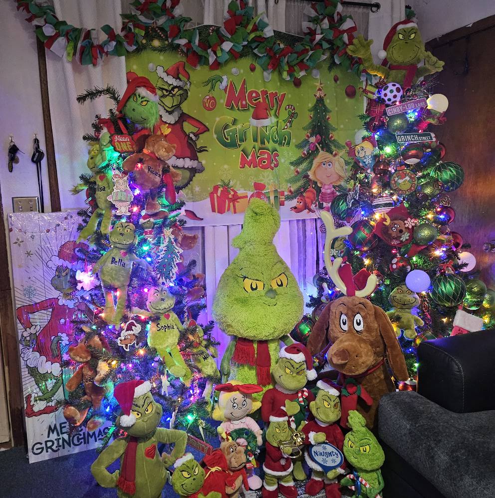 My first family Grinch tree and collection