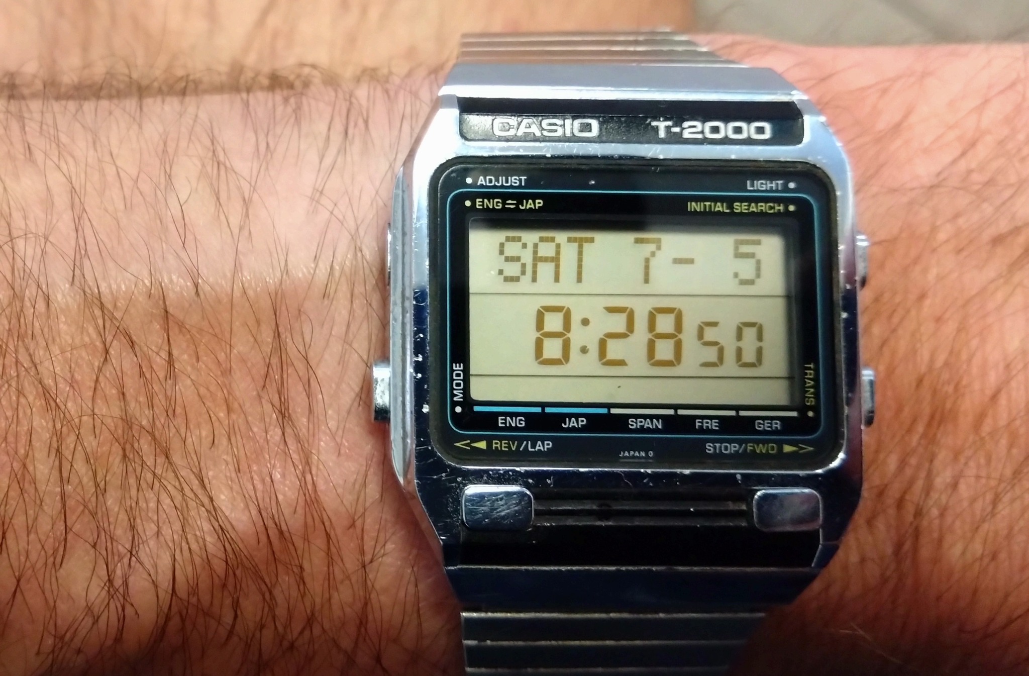 ทักทายครับ CASIO T-2000 Walking Dictionary silver retro watch 