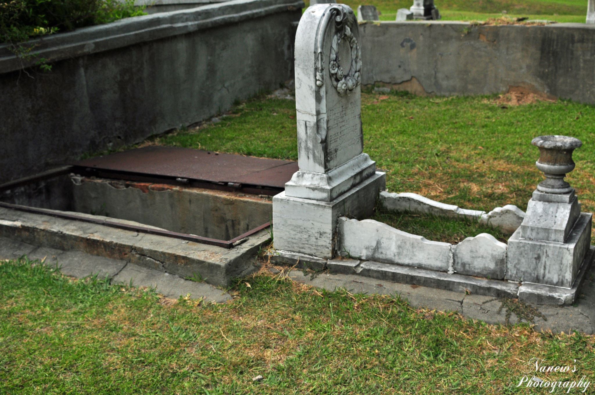 Florence grave in Natchez, Mississippi