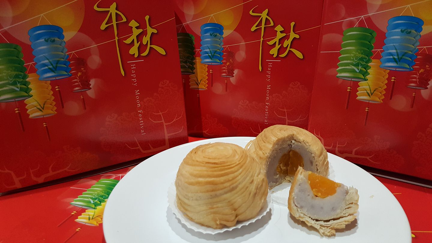 Sl Bake Away 潮洲芋头月饼 酥脆的螺旋酥皮 加上丰富的芋头馅 Facebook