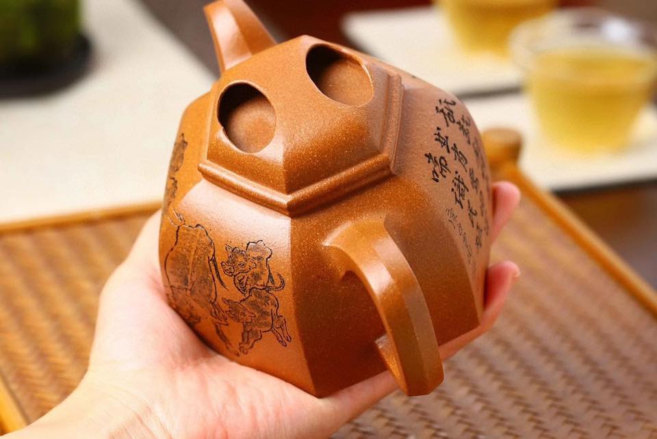 国高工艺术品收藏推荐【六方牛盖壶】 极品蟹黄段/380cc 王玉芳-国家级