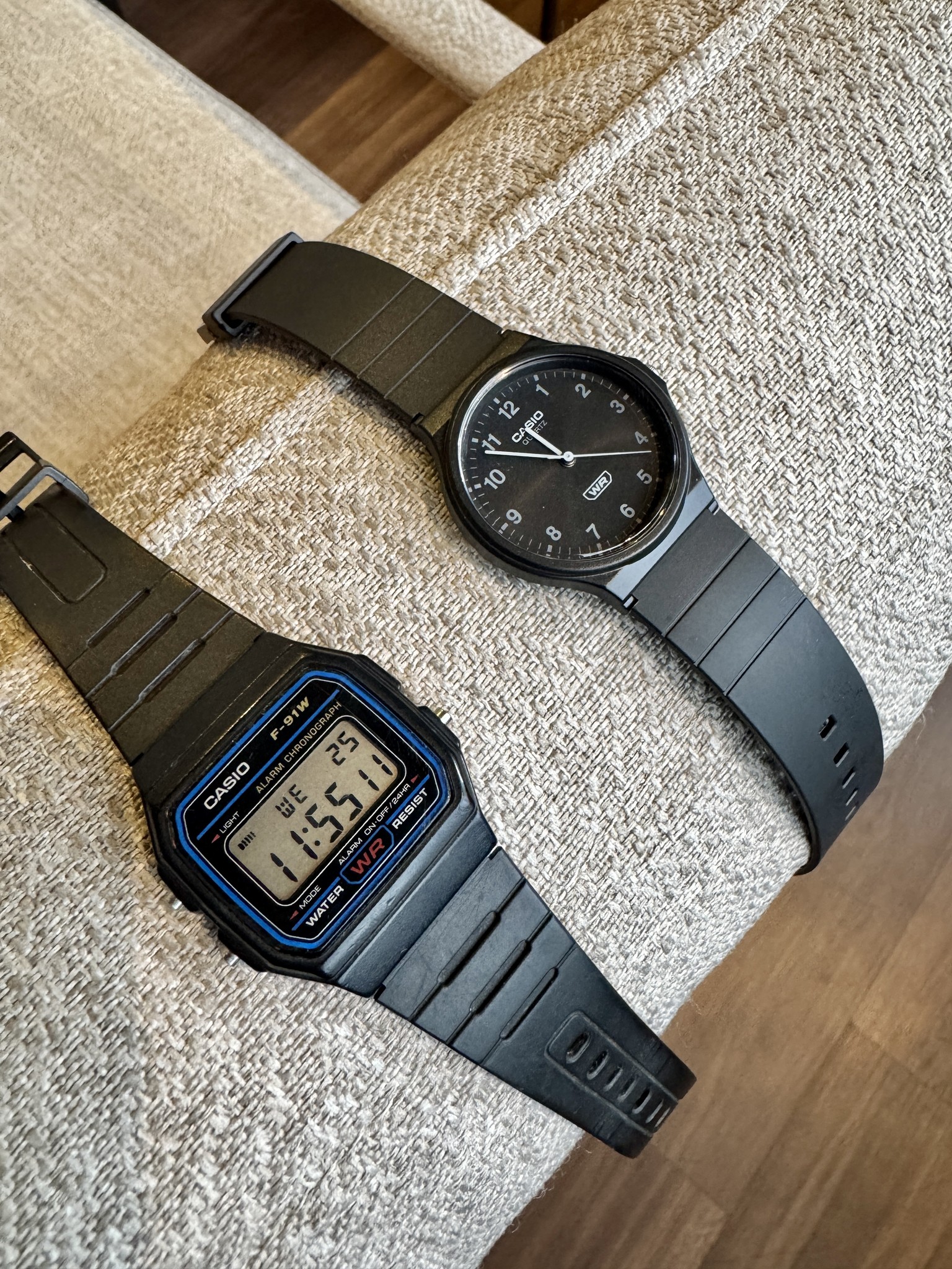 Casio F-24W digital watch features