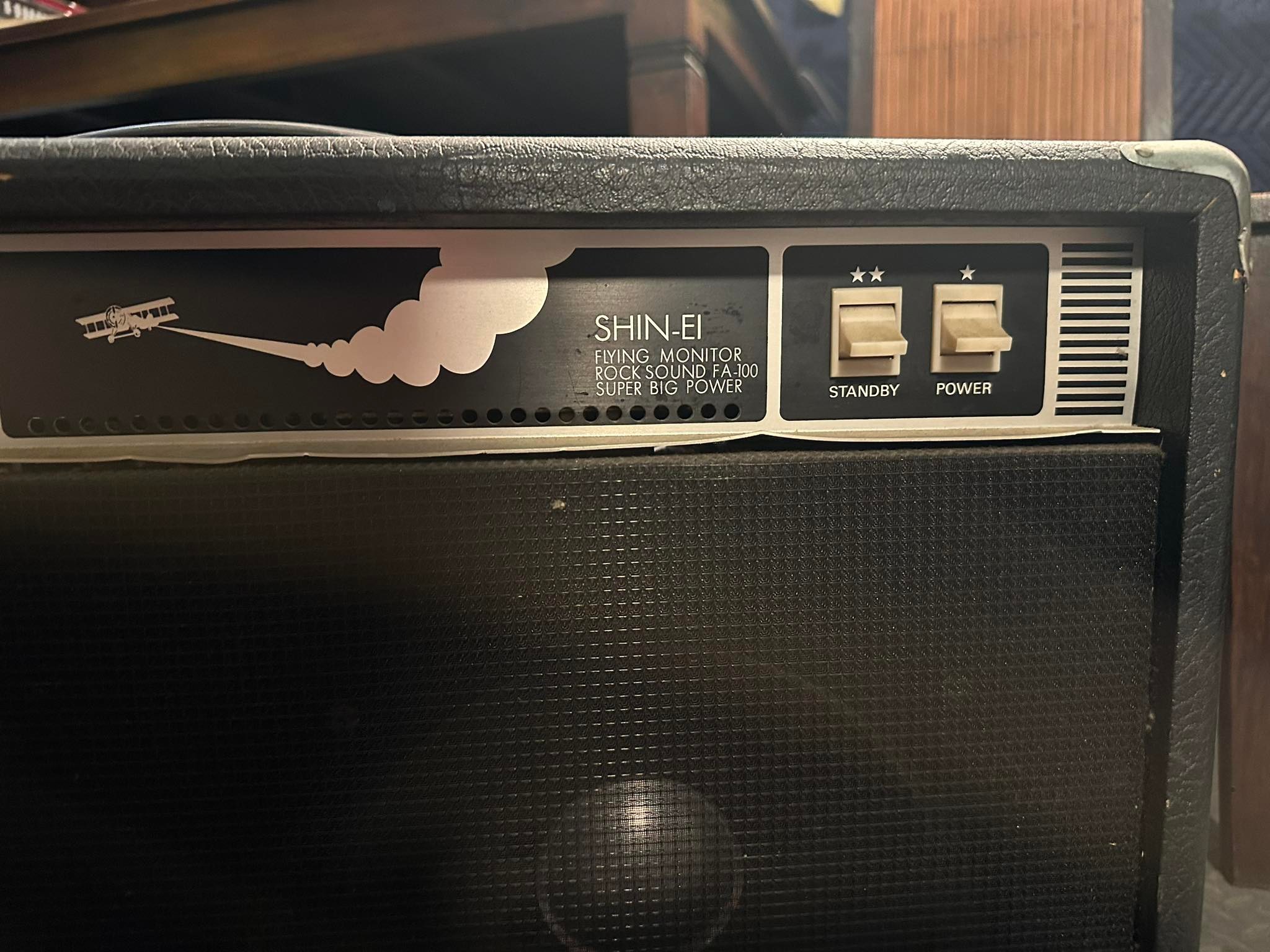 SHIN-EI FA-100 って名の 3〜4年前プロギタリストの友人から 貰った