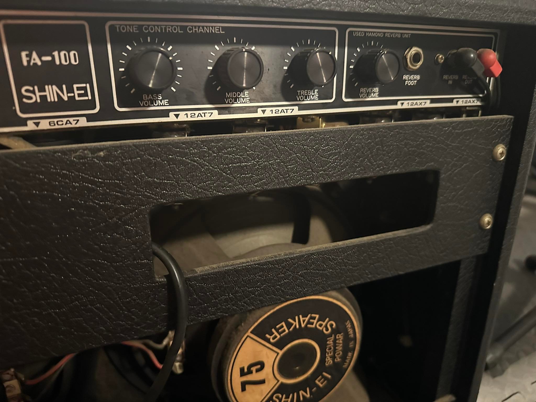 SHIN-EI FA-100 って名の 3〜4年前プロギタリストの友人から 貰った
