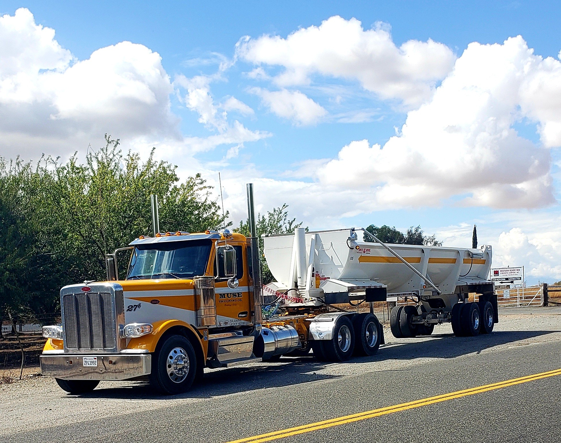 BIG RIGS IN NORCAL | End dump Tuesday | Facebook