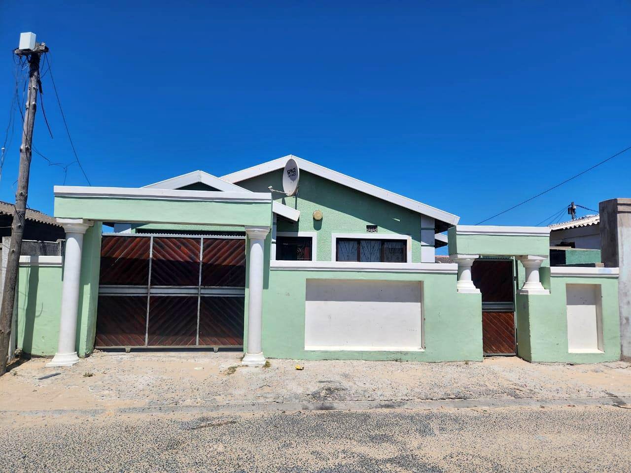 charming-4-bedroom-home-for-sale-in-makhaza-khayelitsha-property-for