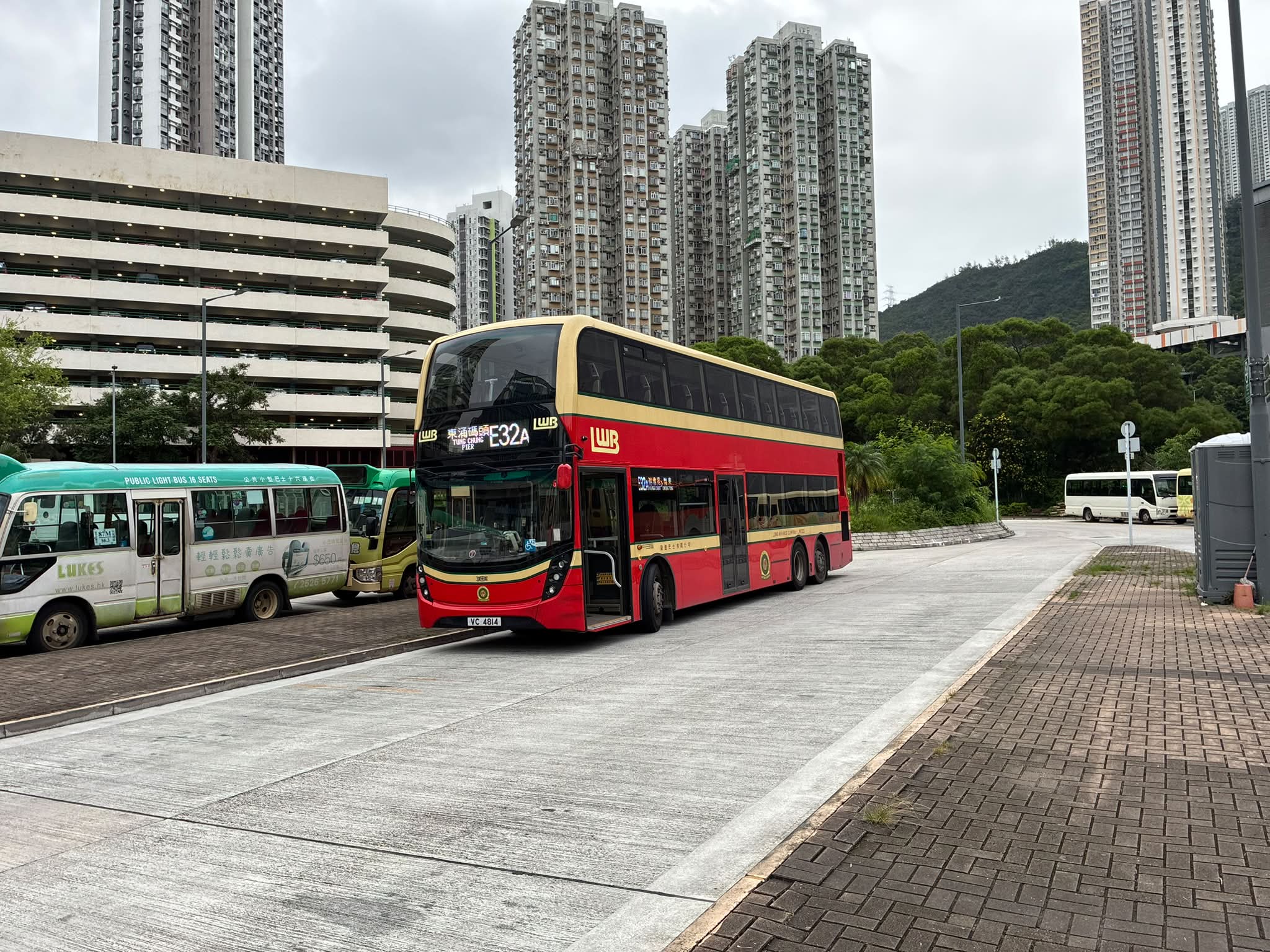 Alexander Dennis Enviro500 MMC-VC4814 on E32A service to Tung