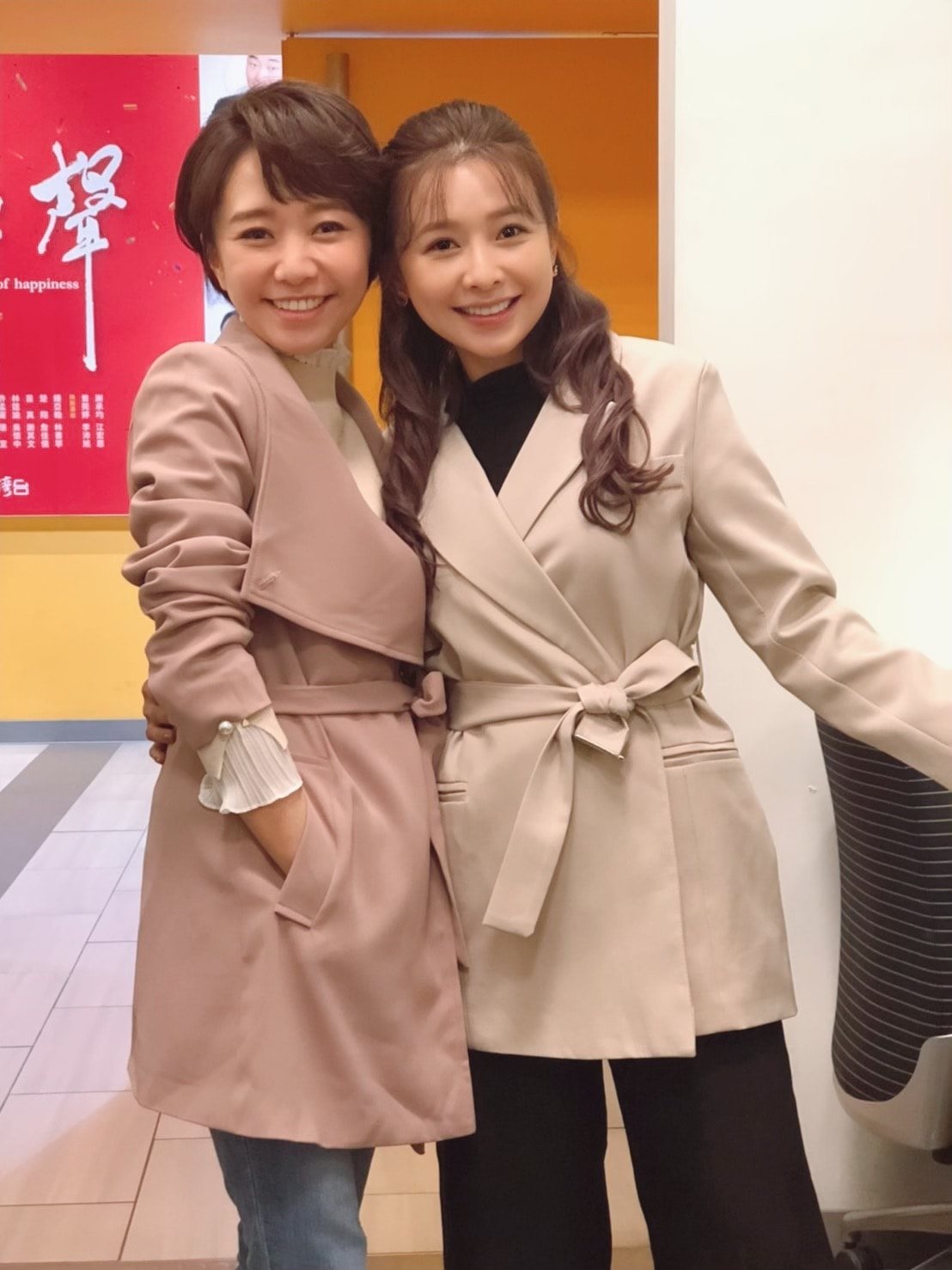 何依霈 - 😱真的不敢相信時光飛逝………… 我跟吳家雯小姐認識超過10年～ 今天下午才第一次對到戲!!... | Facebook