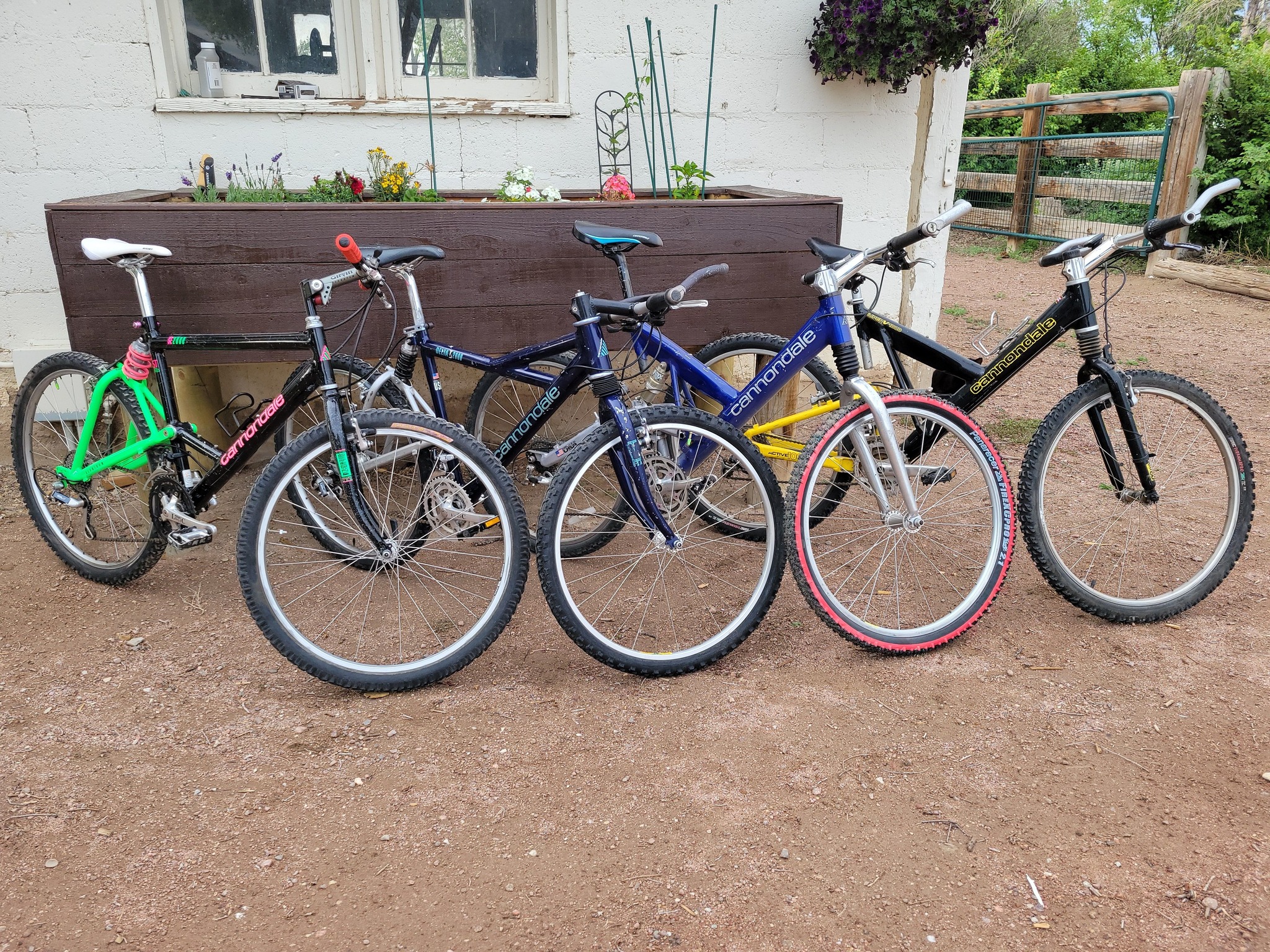 Here is an Cannondale Chase dirt jumper frame! As soon as the Van