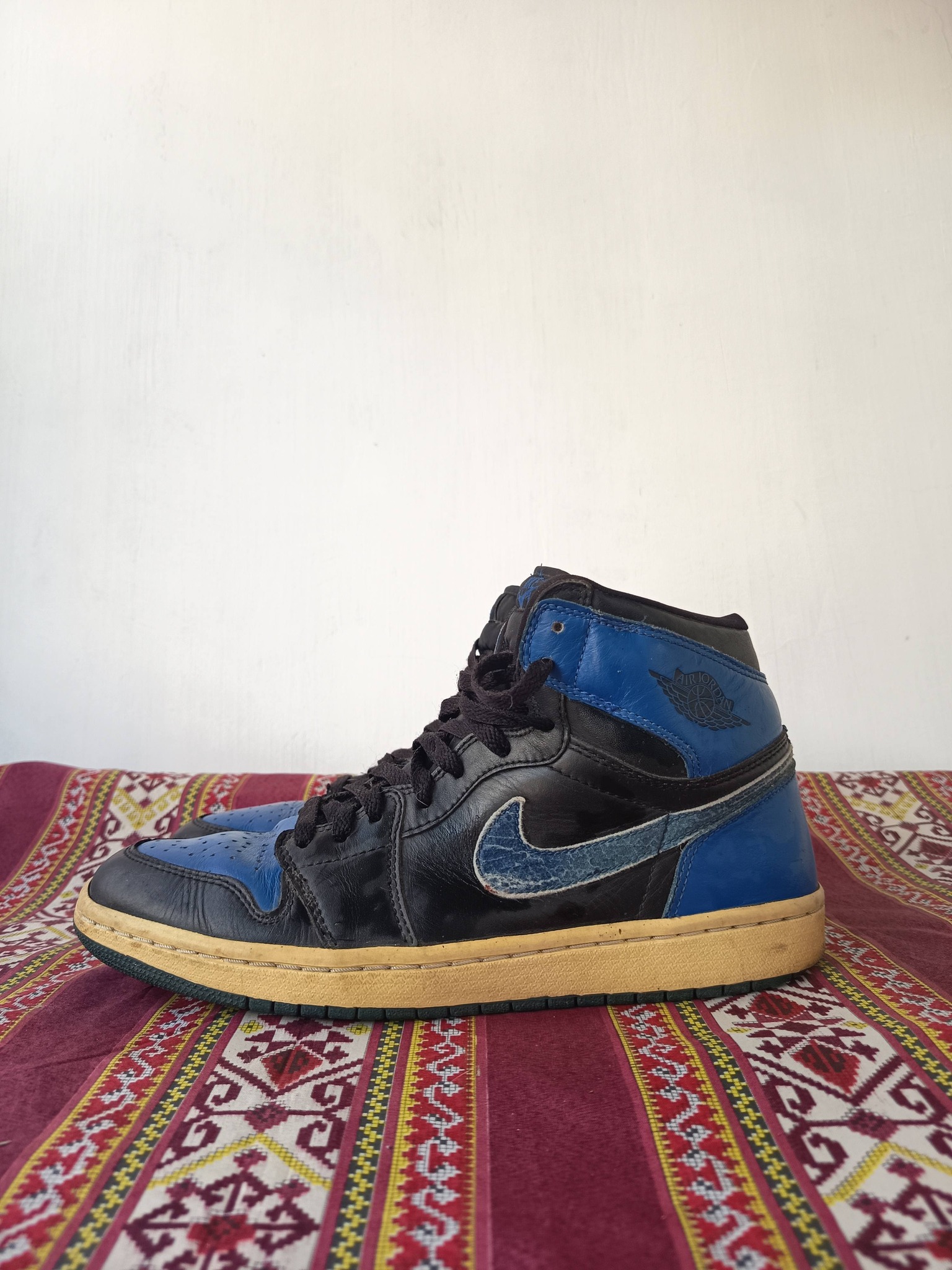 OG 2001 Jordan 1 Royals Nubuck Swoosh