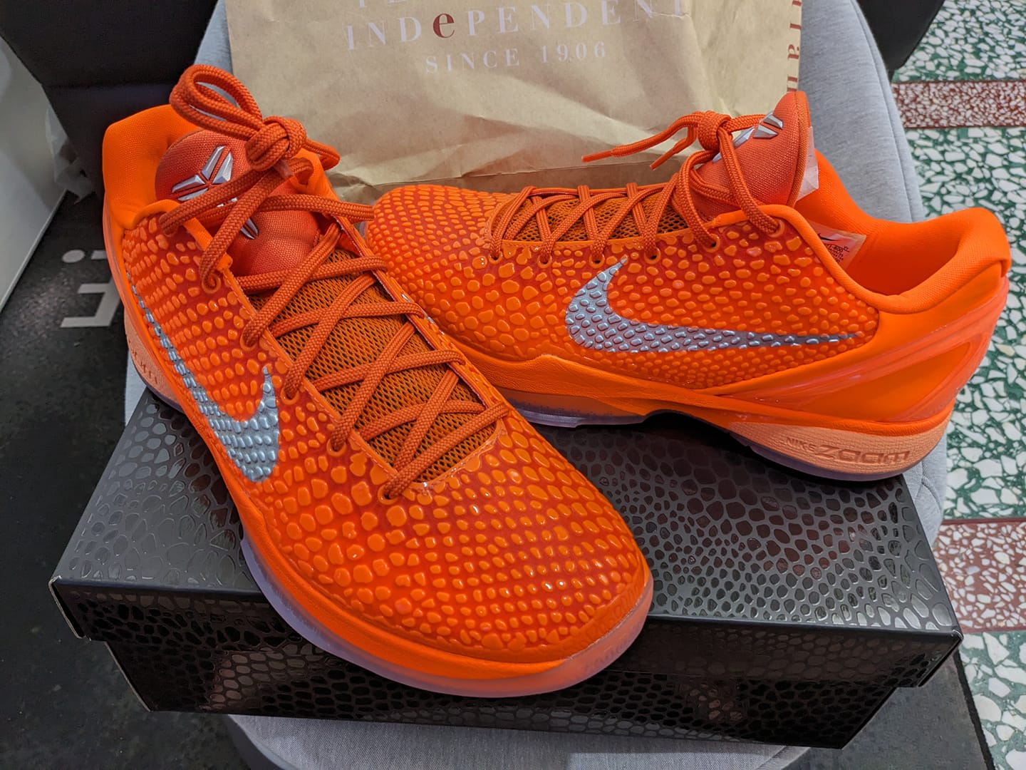 目的：出售商品：Kobe 6 Protro Total Orange 尺寸：US10.5/28.5CM 