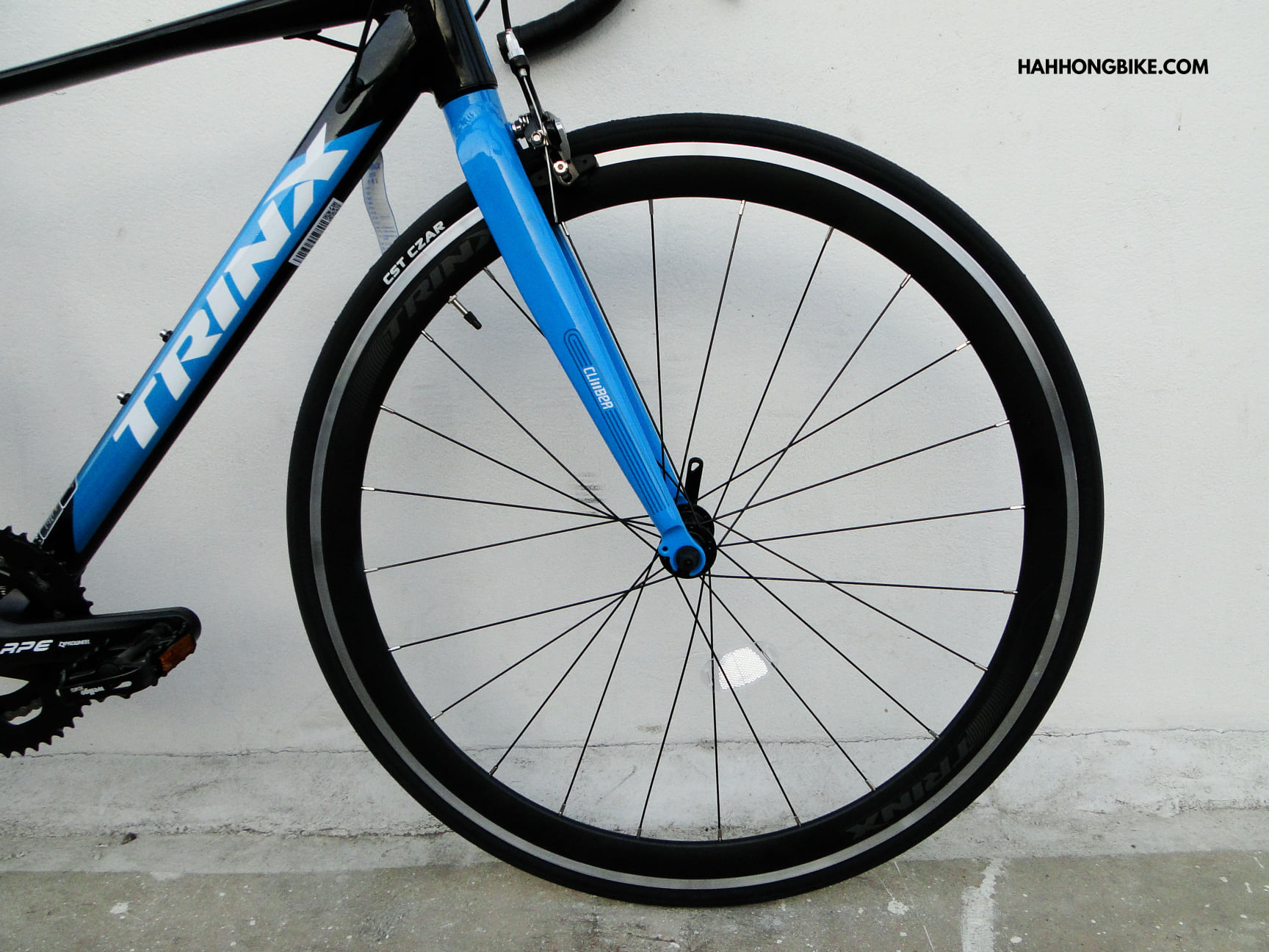 Trinx Climber 2.0 Road Bike Shimano Claris R2000 Groupset Bicycle 59cm Frame main image 0