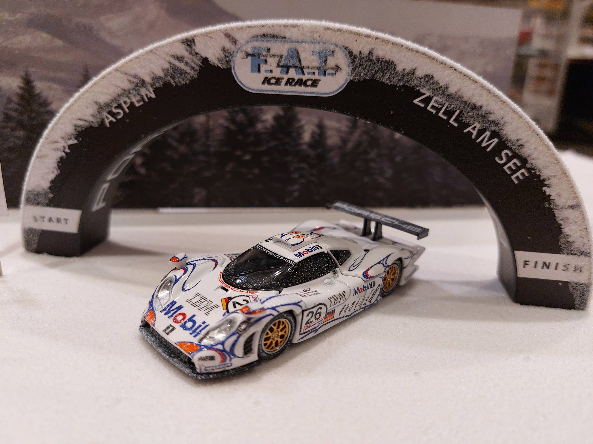 Pre Order Available* Trends Hobby TH HEC Beijing 2026 Porsche 911 
