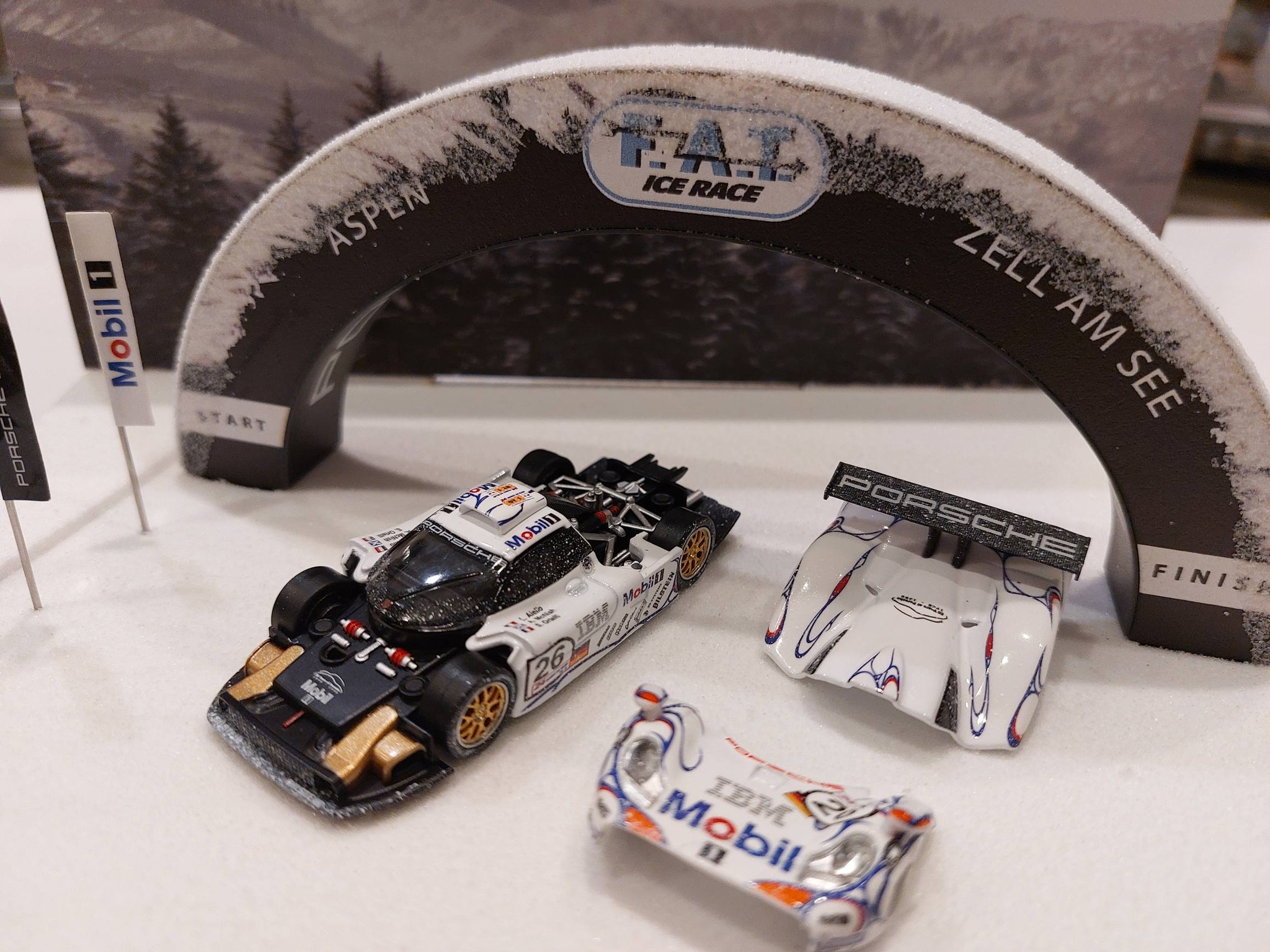 Pre Order Available* Trends Hobby TH HEC Beijing 2026 Porsche 911 