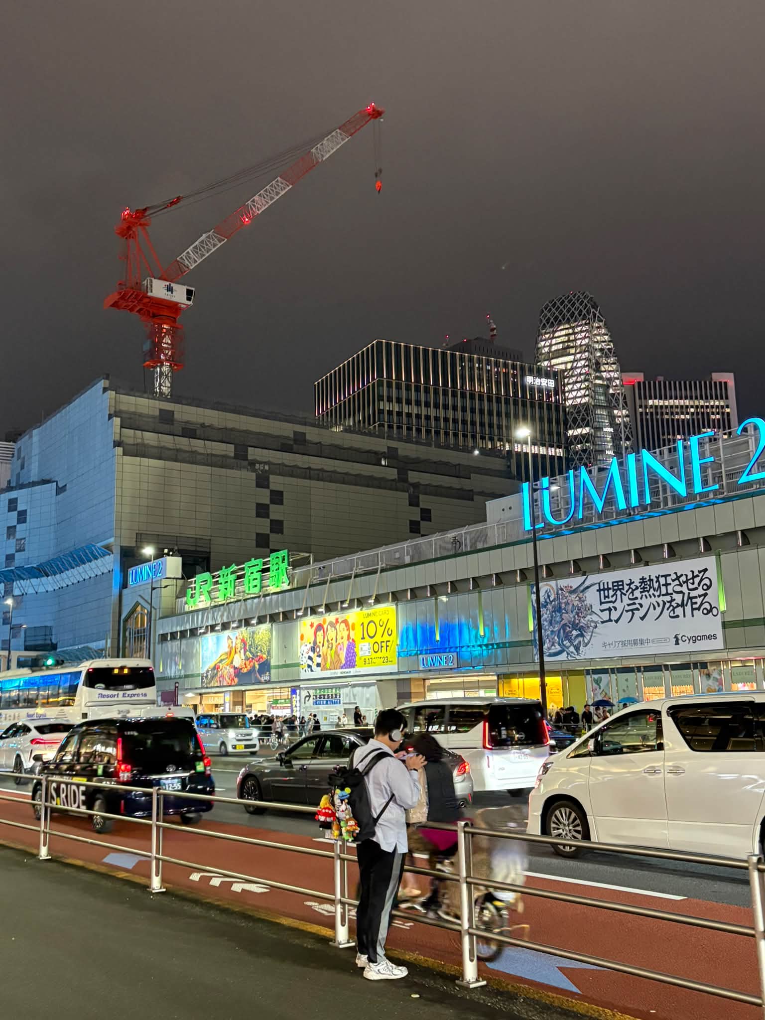 通りかかって、11時開店前から大行列。 外国人ばかり。店員さんに理由