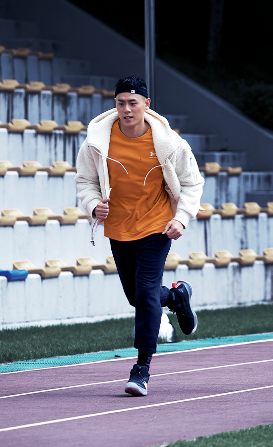 Under Armour - 일상 속 다양한 야외 활동 시 따듯함과 편안함을 선사하는 언더아머 셰르파... | Facebook