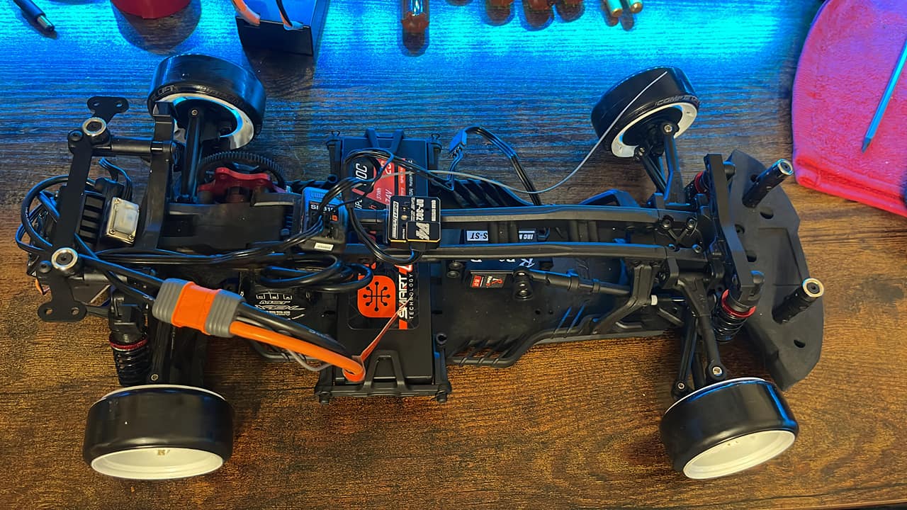 What's causing Yokomo V4 gyro and RevD RS-ST servo to fight in a