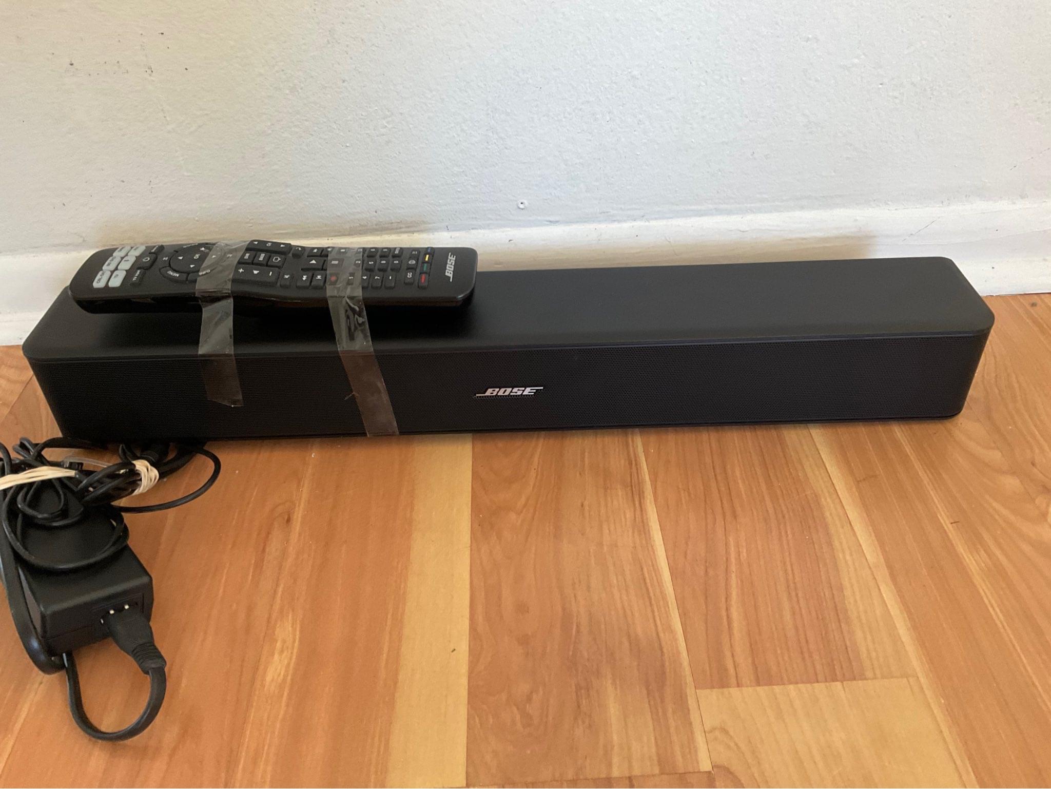 Is the Solo 5 soundbar compatible with the wall mount?